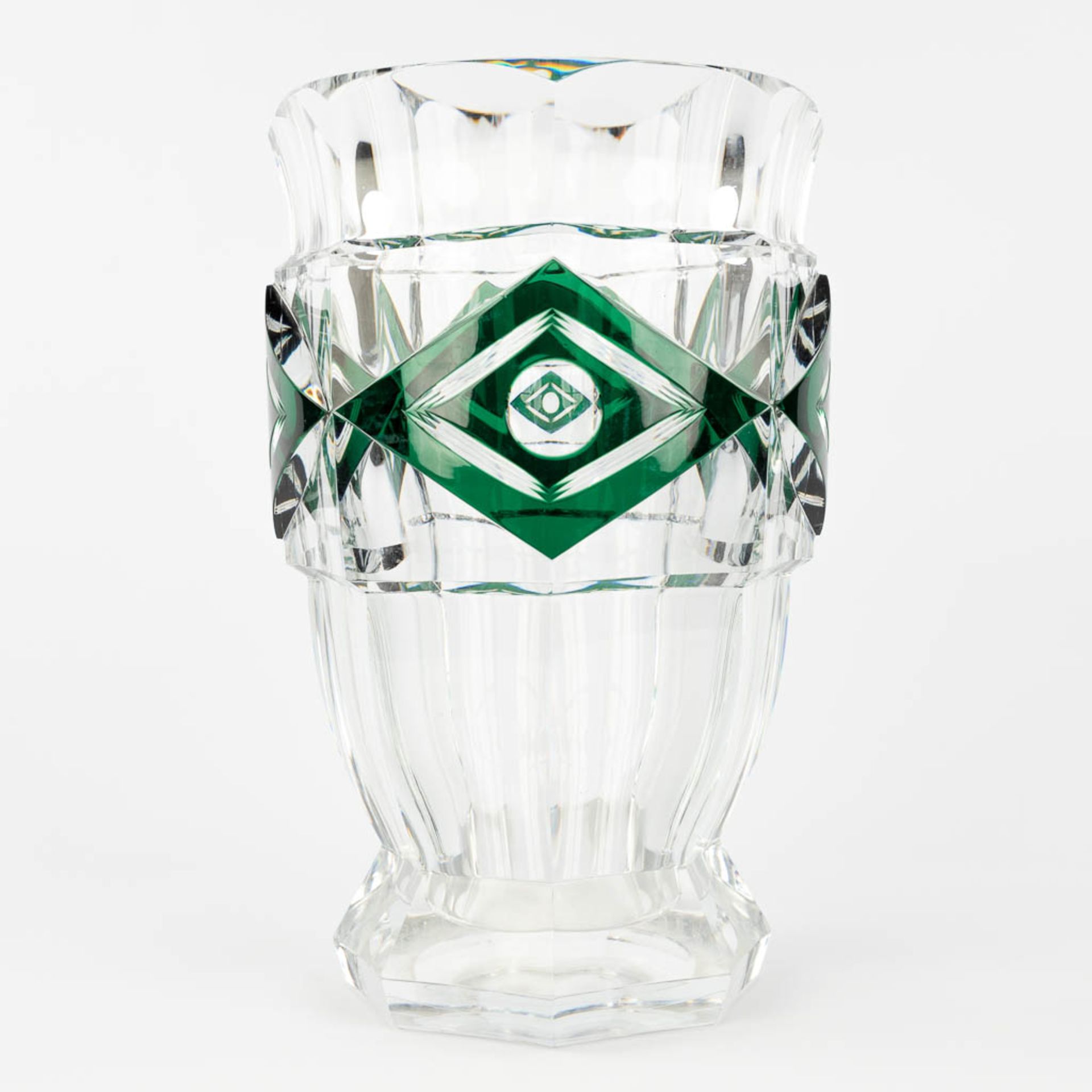 Val Saint Lambert 'Kipling'. Green and clear-cut crystal. Belgium. (H: 30,5 x D: 20 cm) - Image 6 of 10