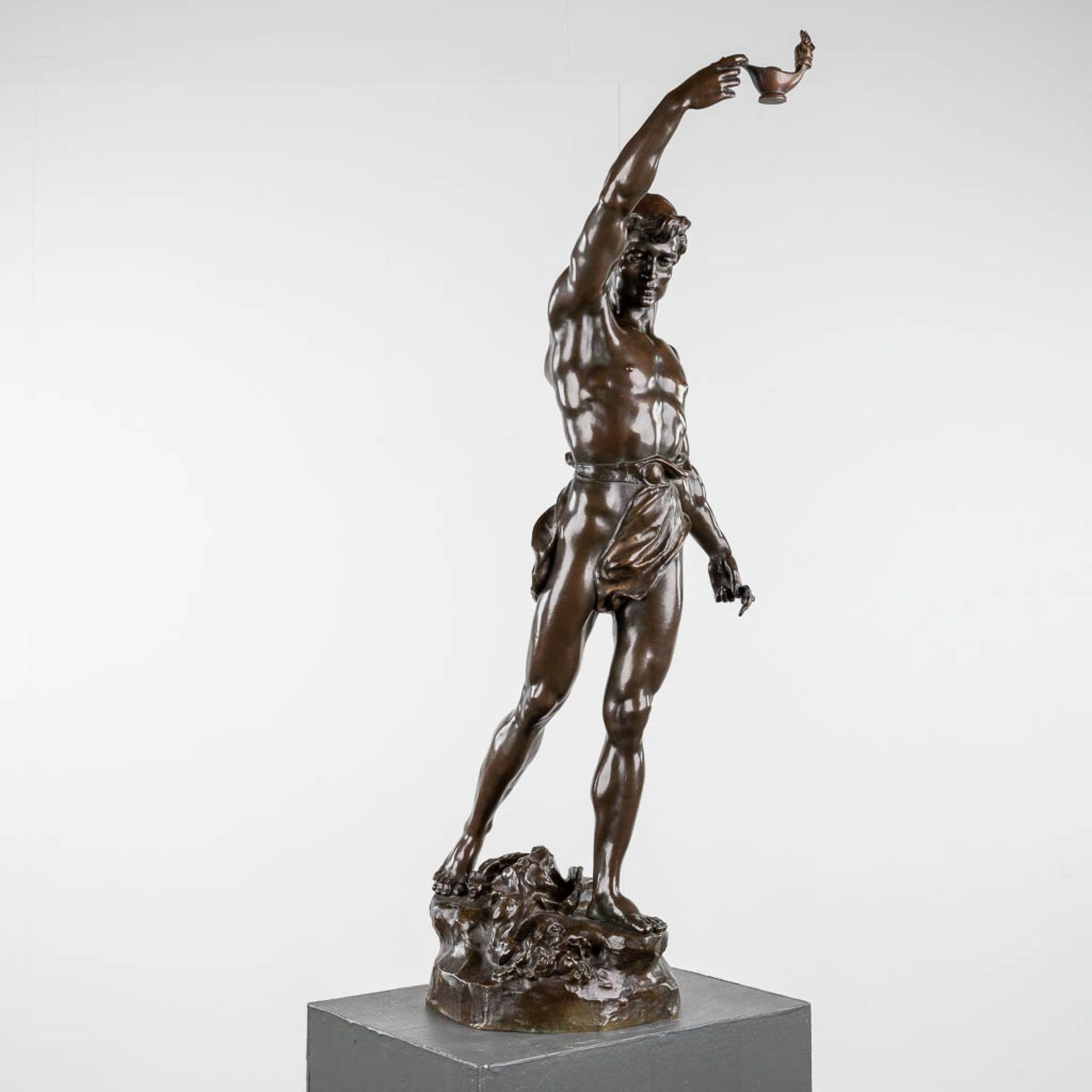 Marcel DÄBUT (1865-1933) 'Le Vainqueur' patinated bronze. (L: 40 x W: 30 x H: 91 cm) - Image 3 of 11