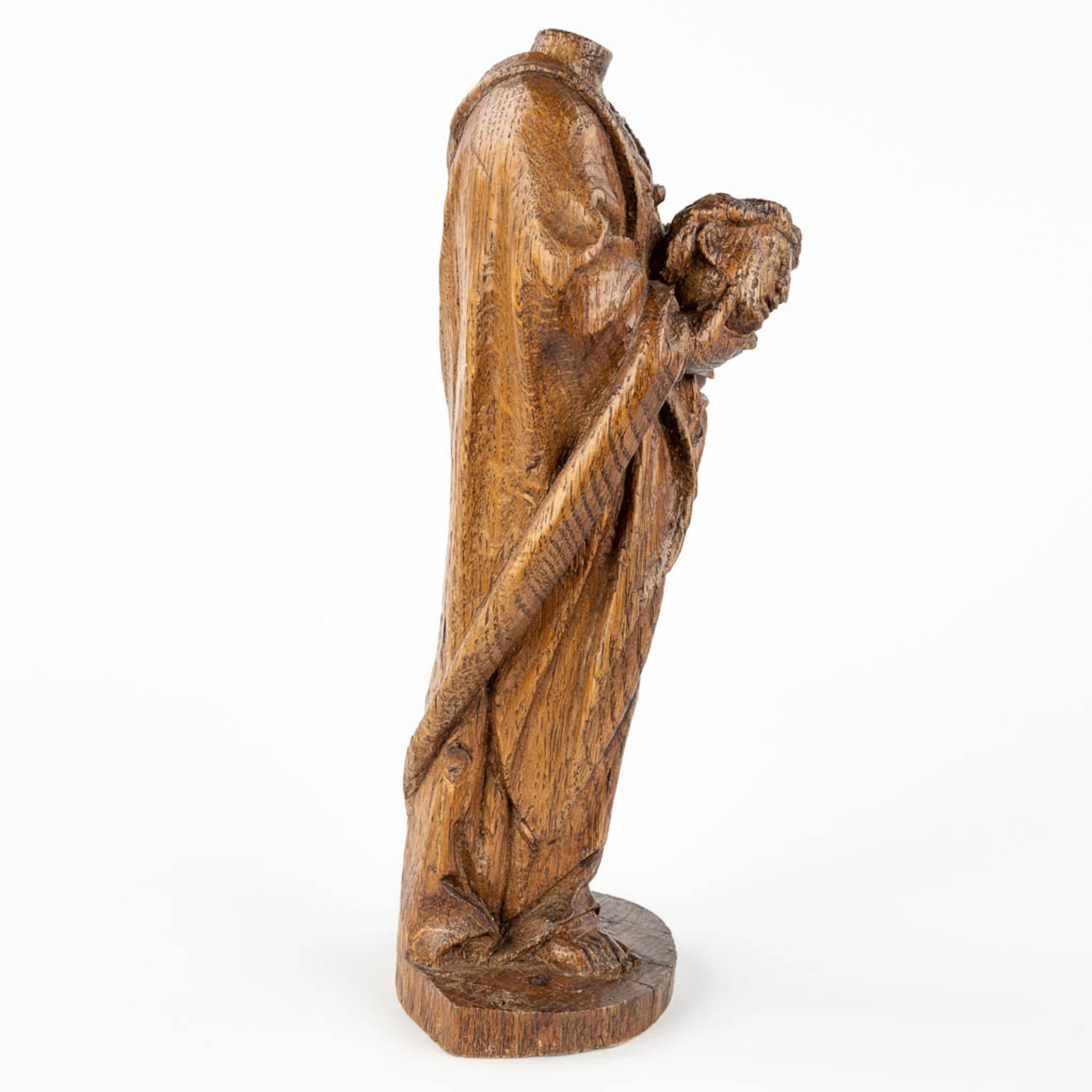 An antique wood sculpture 'Decapitated Saint John The Baptist, oak, 18th C. (L: 11 x W: 10 x H: 28 c - Image 4 of 9