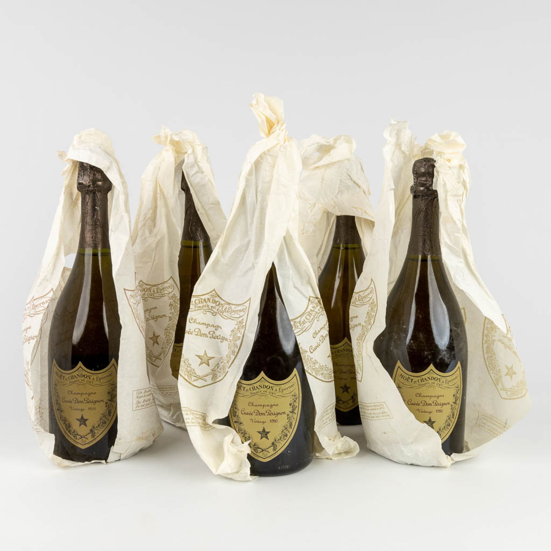 Dom Perignom, a collection of 5 Champagne bottles. 4 x 1980, 1 x 1976. - Bild 3 aus 12