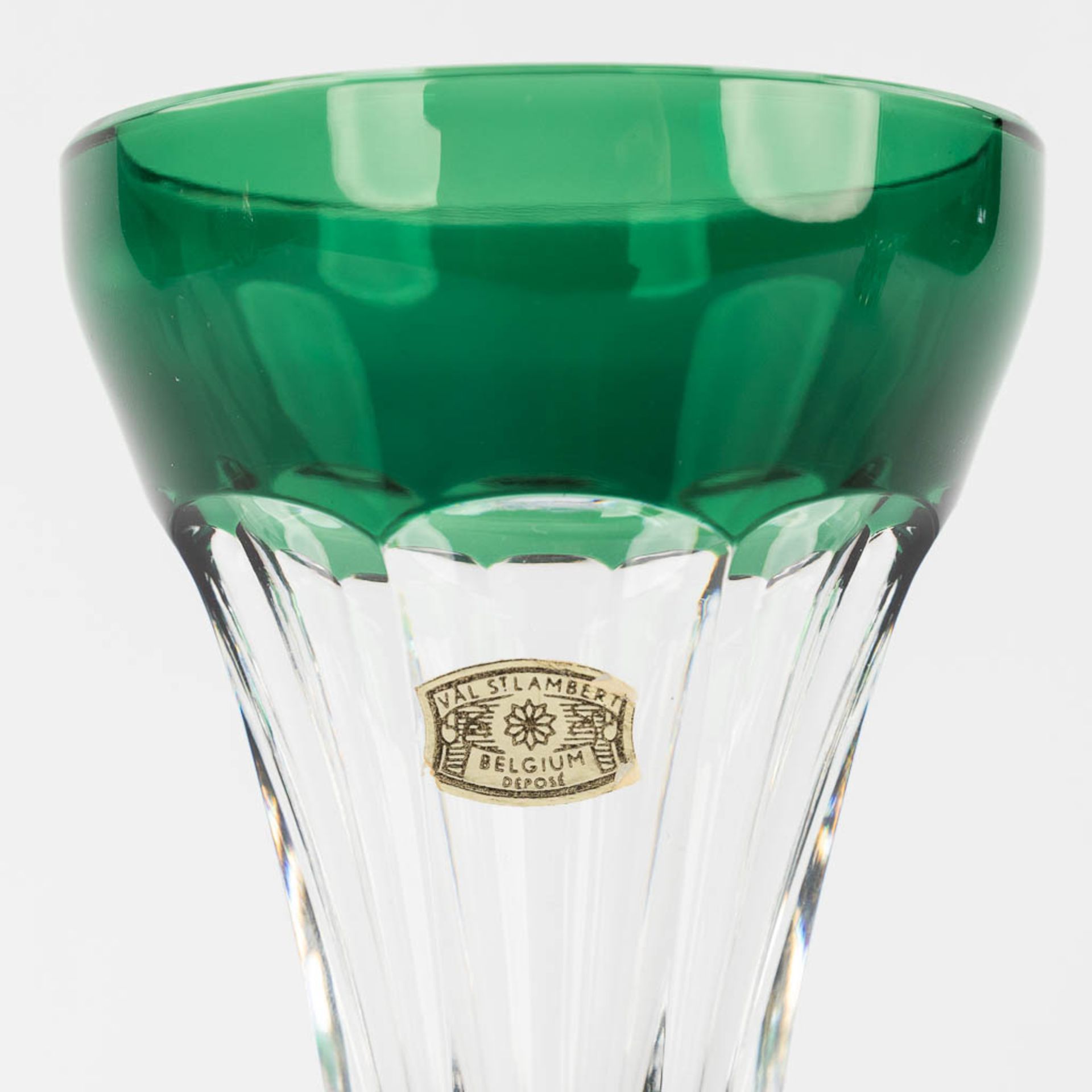 Val Saint Lambert, a collection of 3 vases, green cut crystal. (H: 30 x D: 15 cm) - Bild 11 aus 13