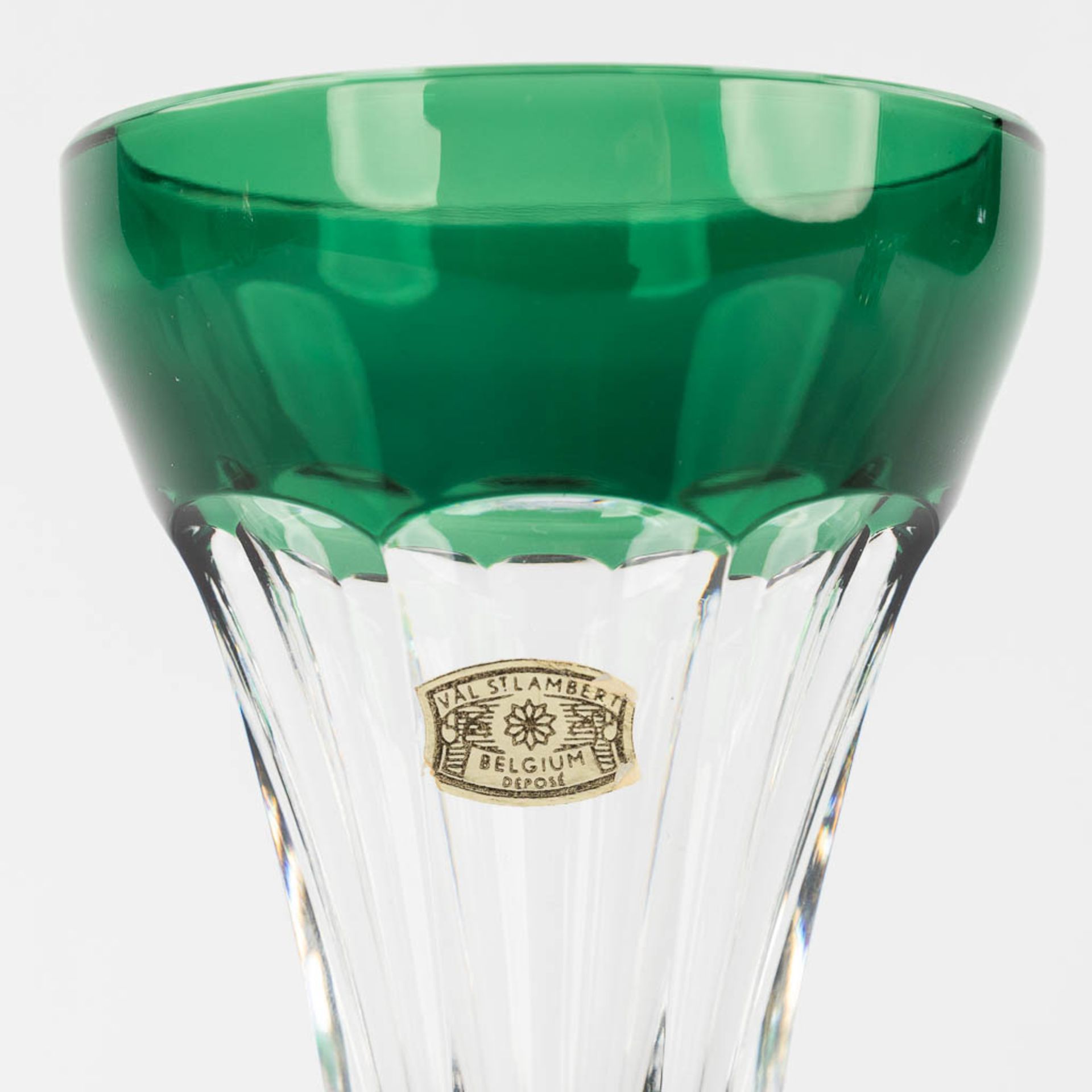 Val Saint Lambert, a collection of 3 vases, green cut crystal. (H: 30 x D: 15 cm) - Image 11 of 13