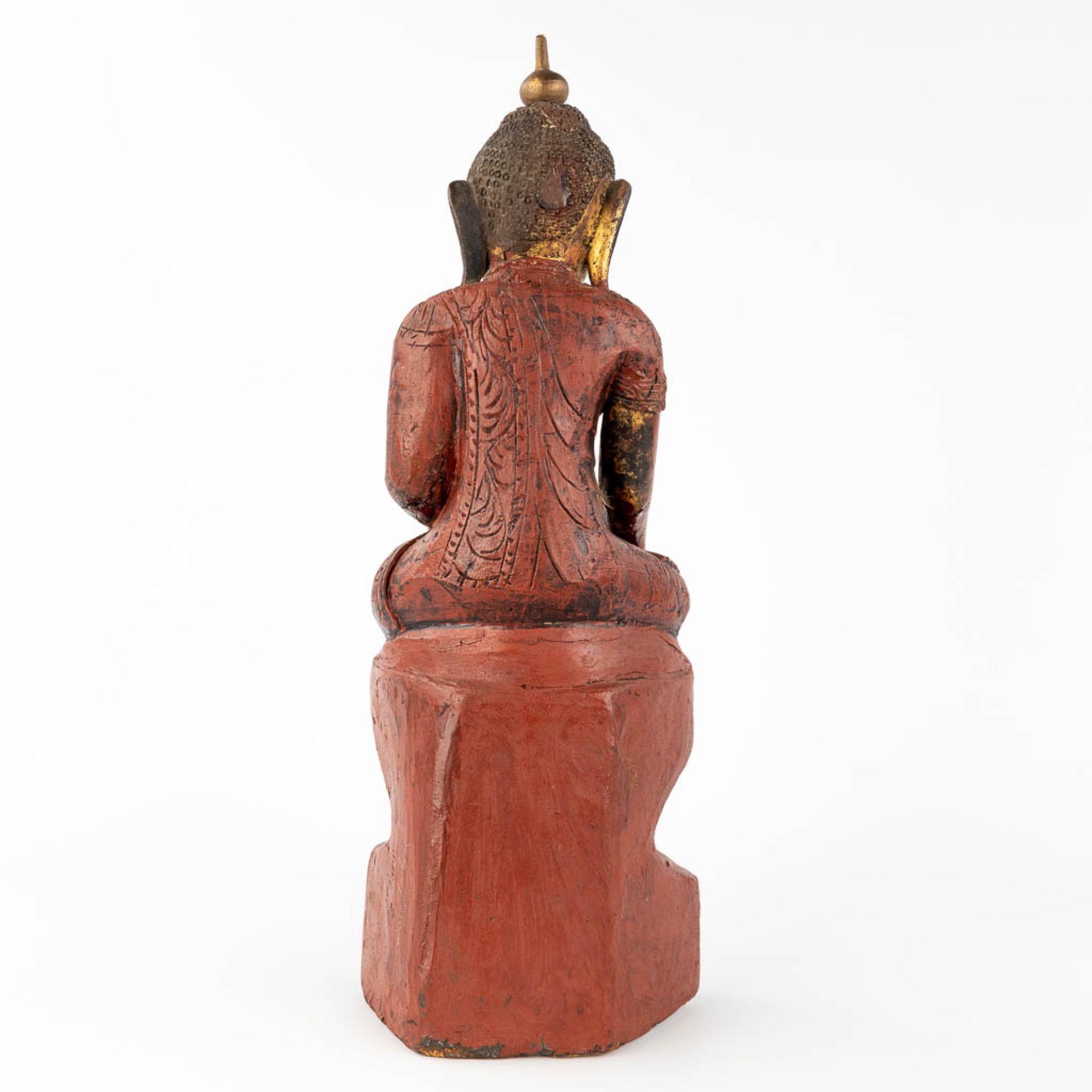 A collection of two wood-sculptured buddha statues, 19th/20th C. (W: 29 x H: 60 cm) - Image 17 of 27