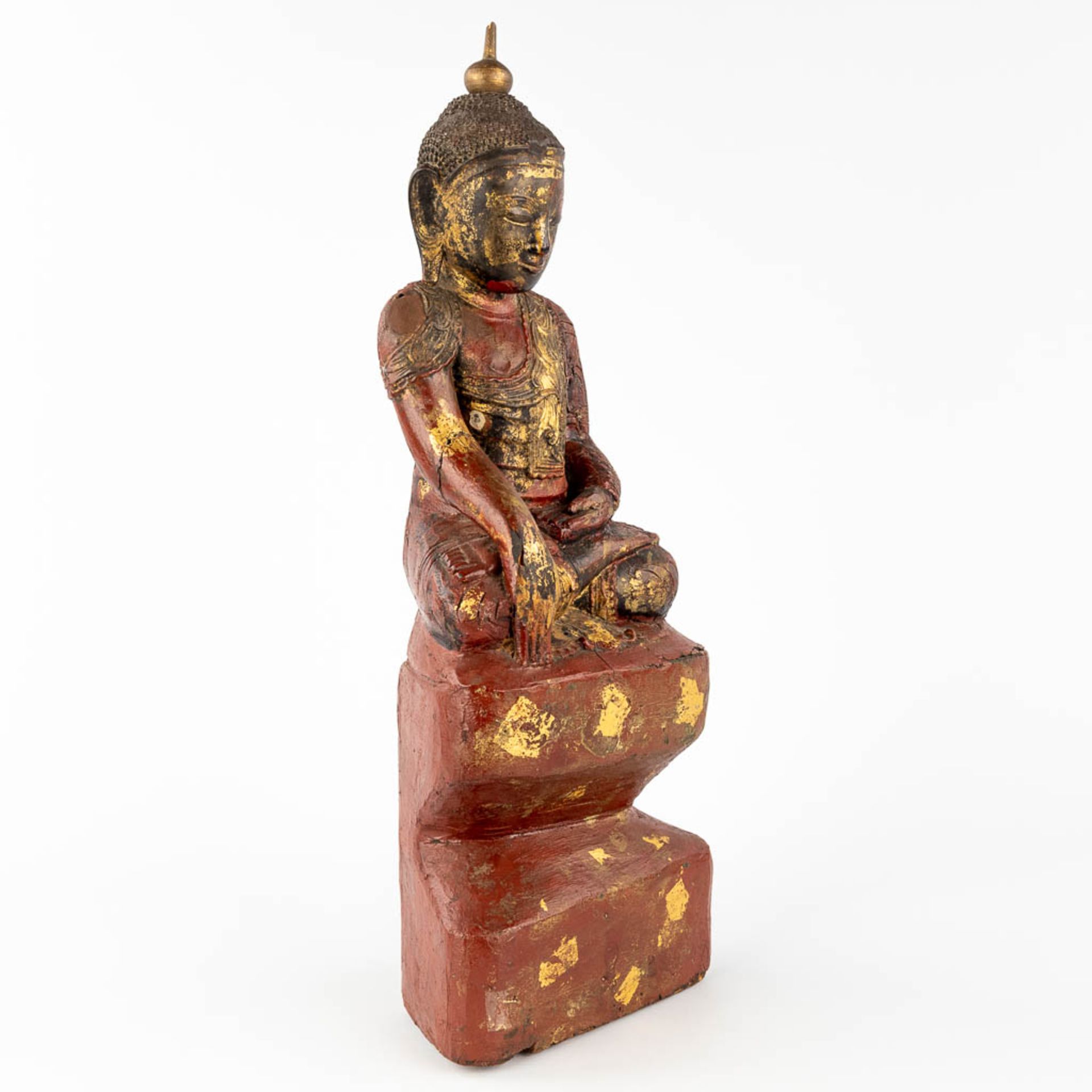 A collection of two wood-sculptured buddha statues, 19th/20th C. (W: 29 x H: 60 cm) - Image 15 of 27