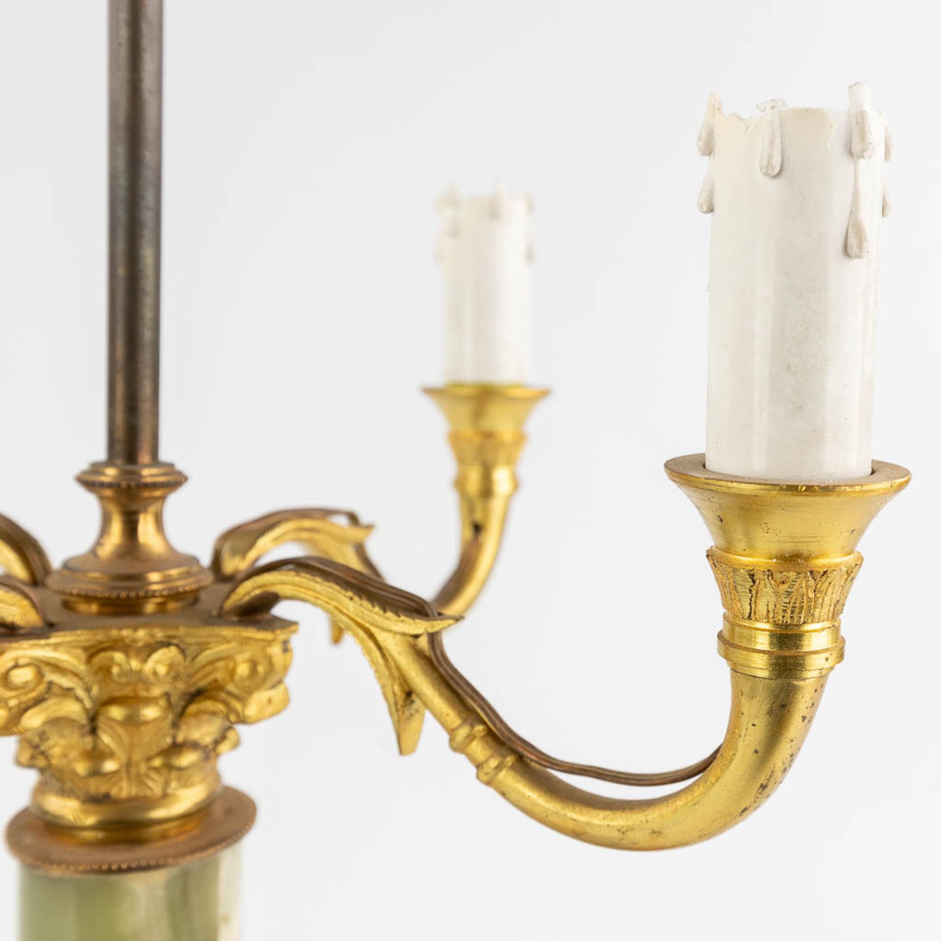 A table lamp, brass and onyx. 20th century. (L: 30 x W: 30 x H: 77 cm) - Image 11 of 13
