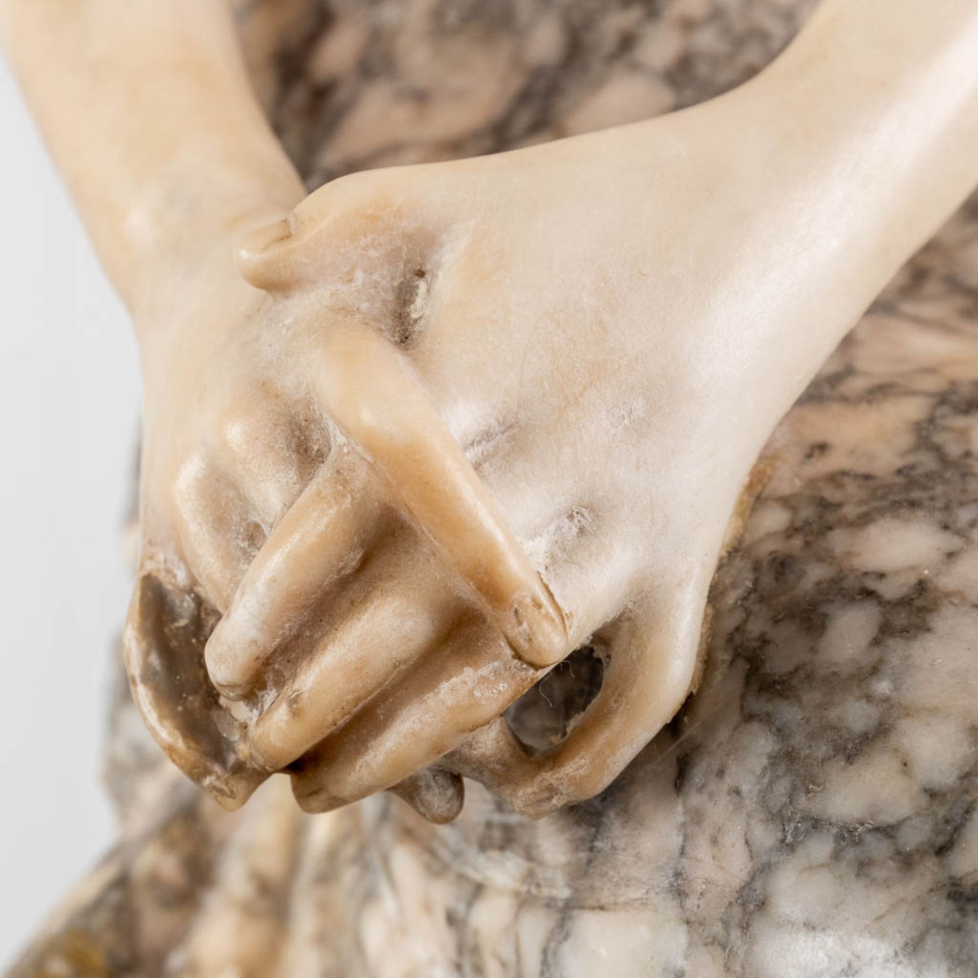 An exceptional statue of a lady, seated on a rock. Sculptured alabaster. 19th century. (L: 37 x W: 3 - Image 7 of 11