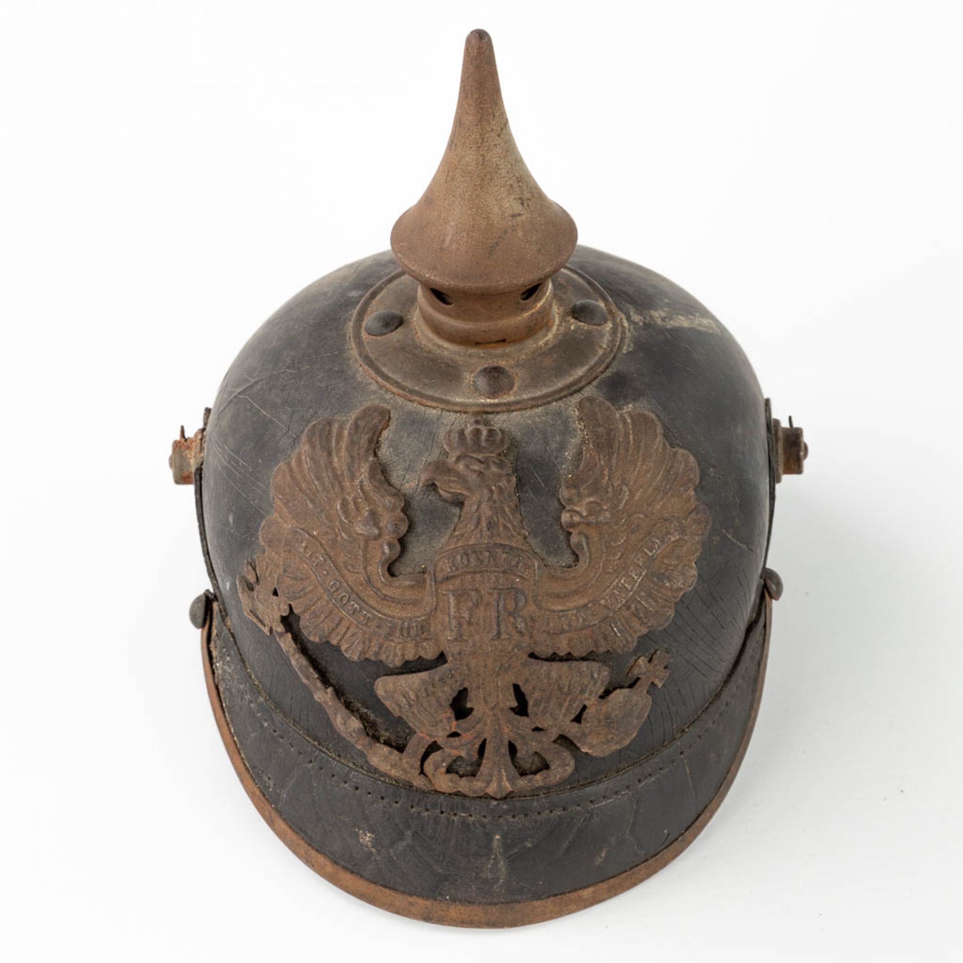 An antique German Pickelhaube. Leather and copper. (L: 18 x W: 23 x H: 20 cm) - Image 10 of 15