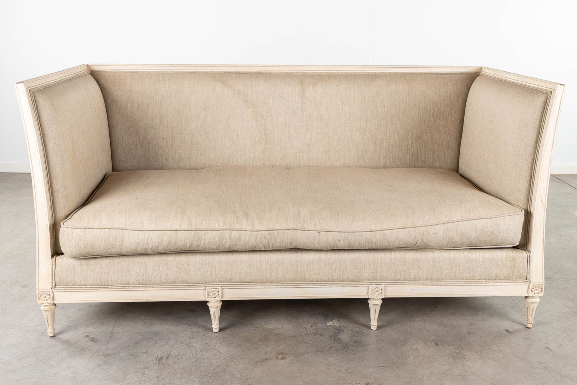 An antique settee with straight sides, Louis XVI style. (L: 84 x W: 188 x H: 90 cm) - Image 4 of 13