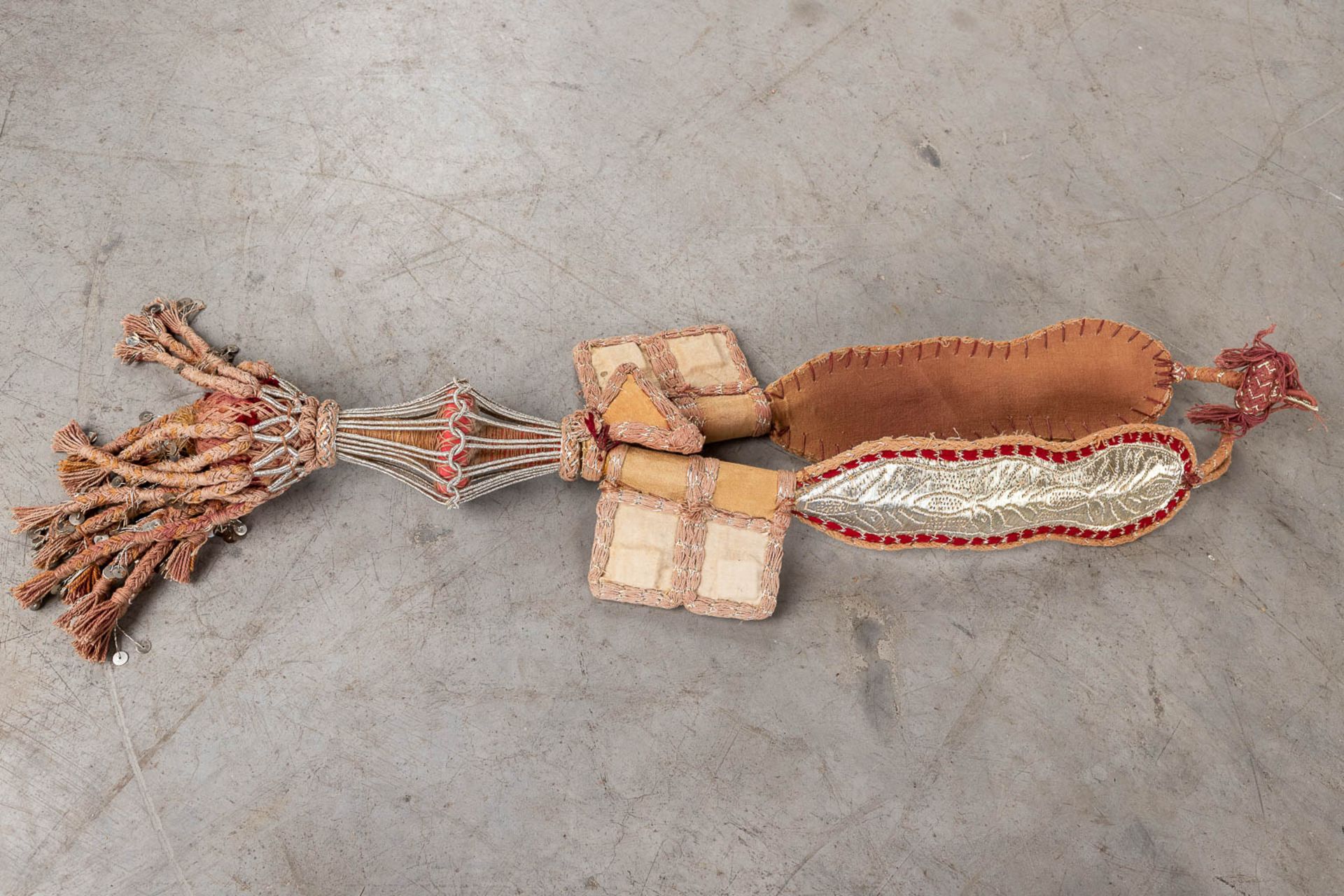 An antique 'Fantasia' saddle, made of camel leather. (W: 100 x H: 70 cm) - Image 6 of 13