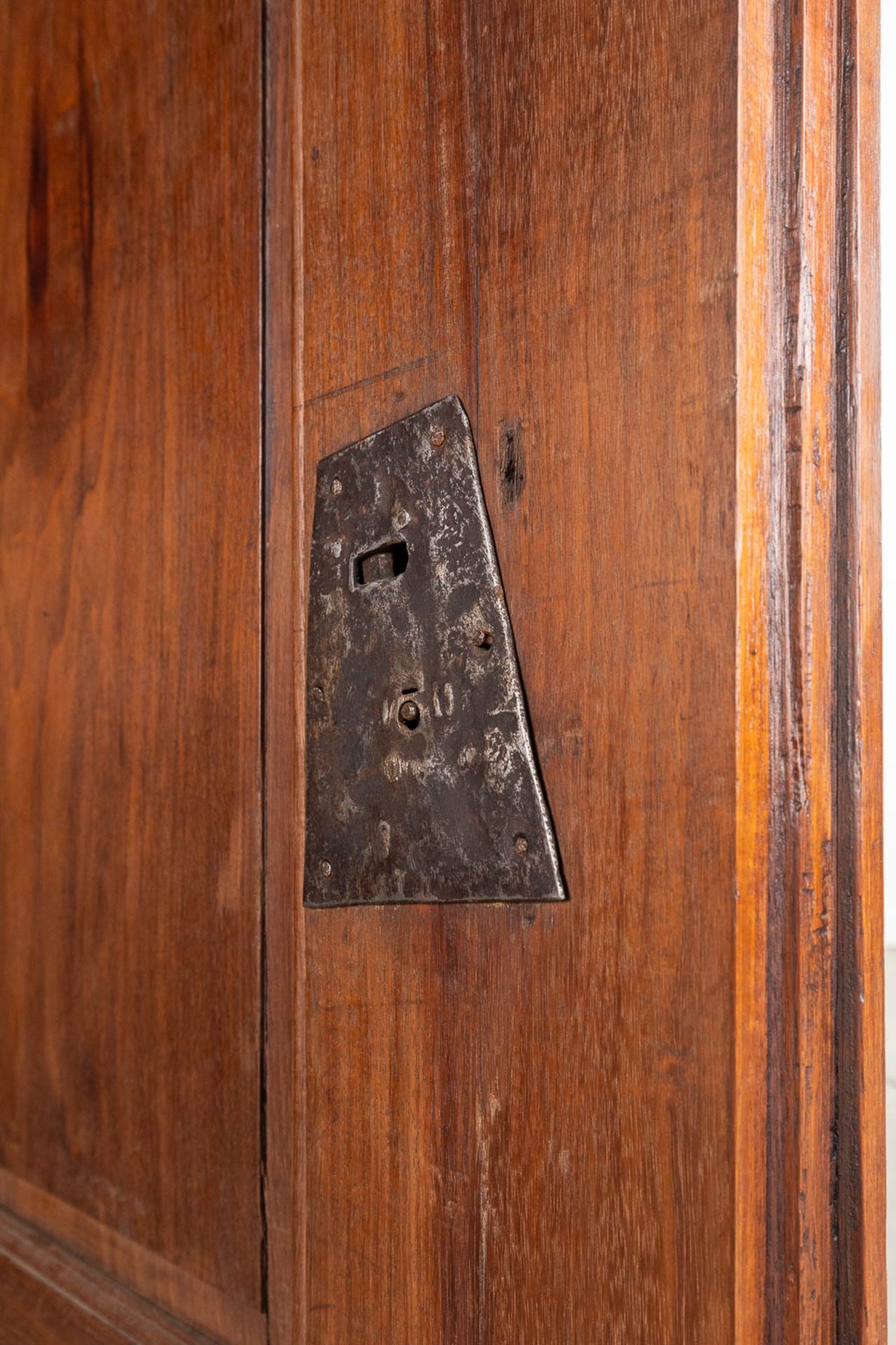 An antique 4-door cabinet 'Flemish Renaissance' oak and ebony, 18th C. (L: 68 x W: 162 x H: 144 cm) - Image 14 of 18