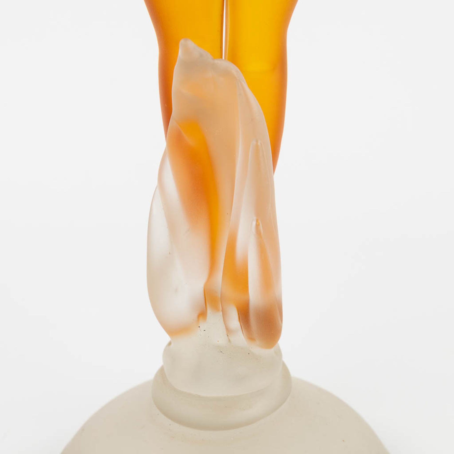 A female figurine holding grapes, Blown Glass, Murano Italy. (H: 50 x D: 11,5 cm) - Image 11 of 13