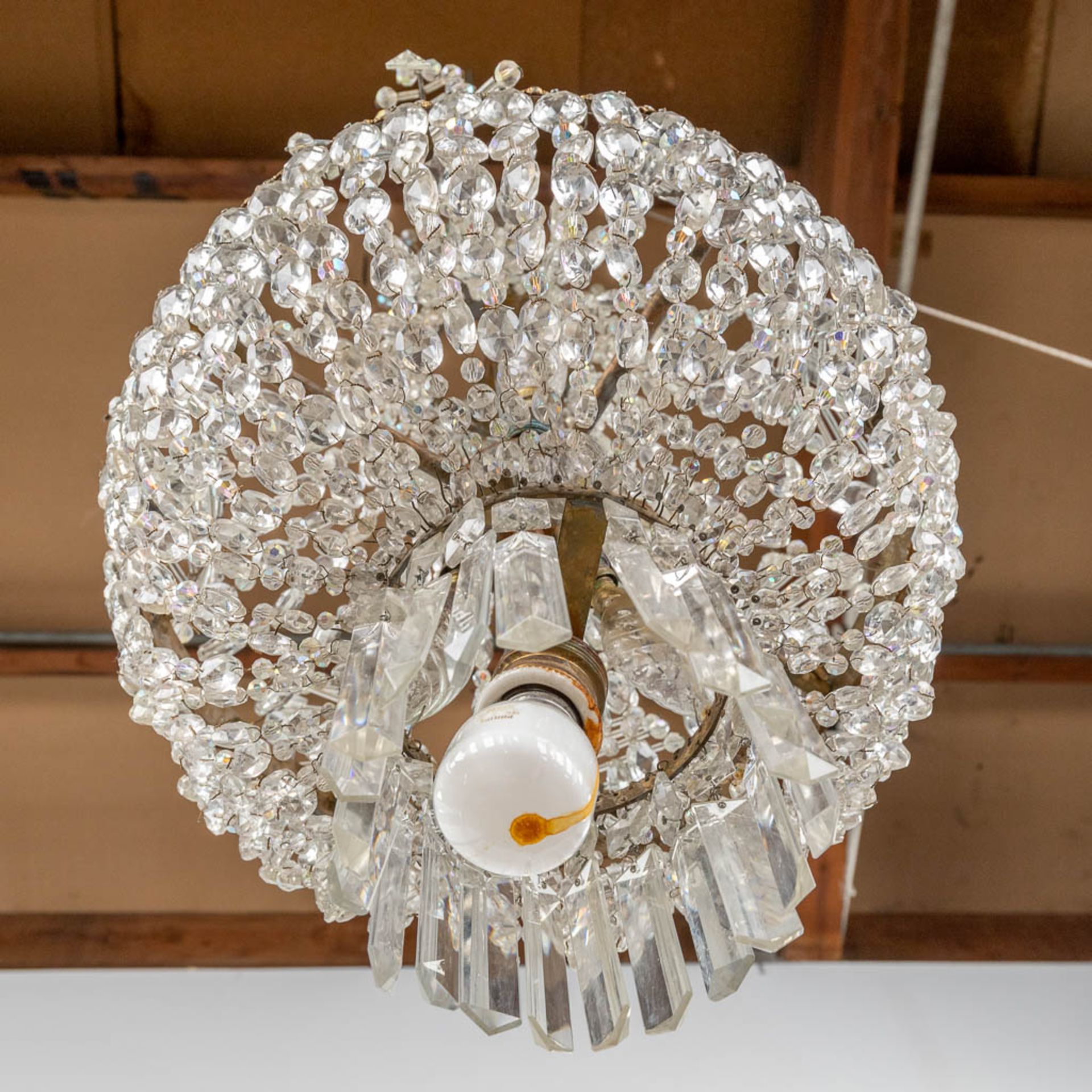 A chandelier 'Sac A Perles' decorated with tiny ram's heads. 20th century. (H: 83 x D: 42 cm) - Bild 6 aus 10
