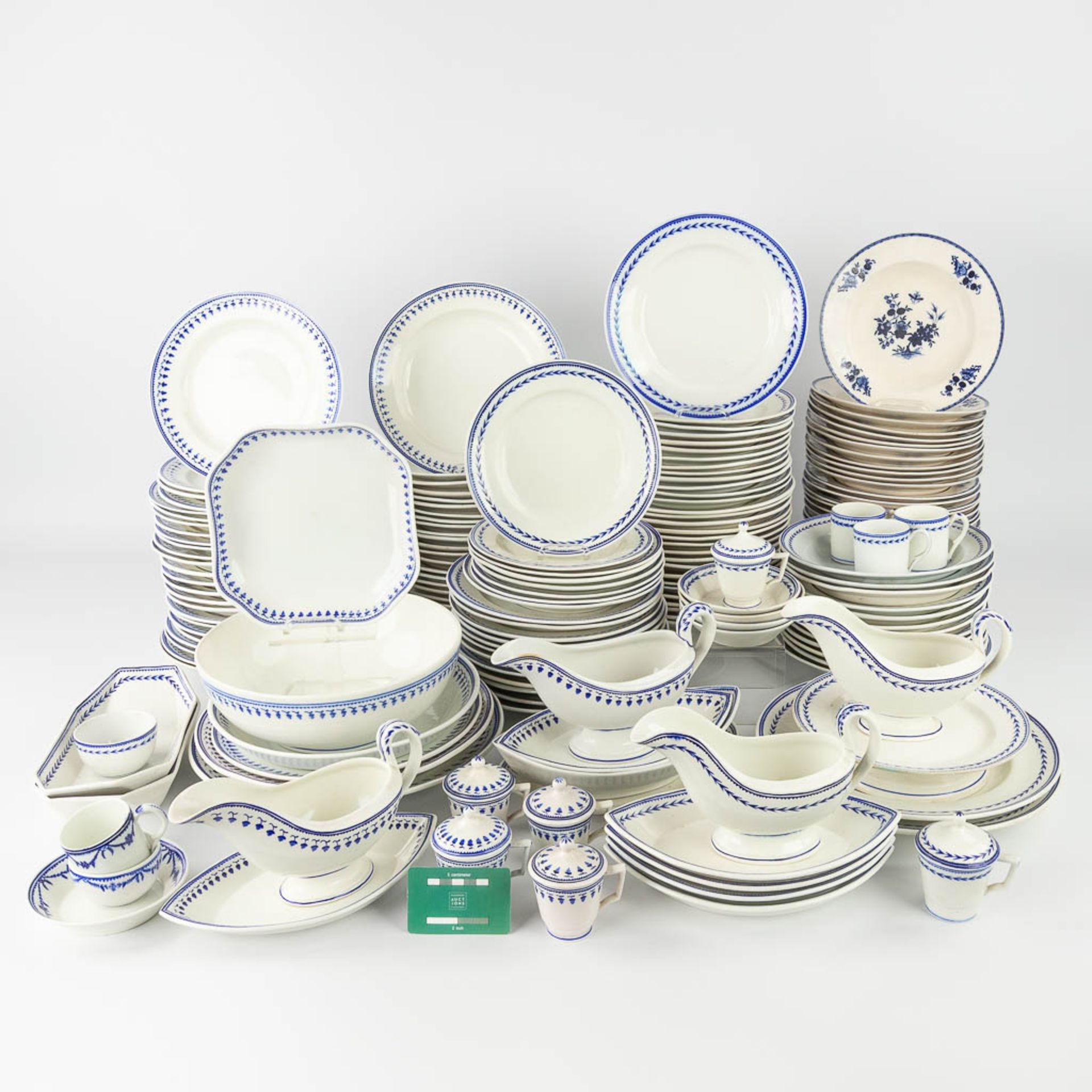 Tournai ceramics, a very large collection of faience plates, saucers and serving accessories. 174 pi - Image 2 of 21