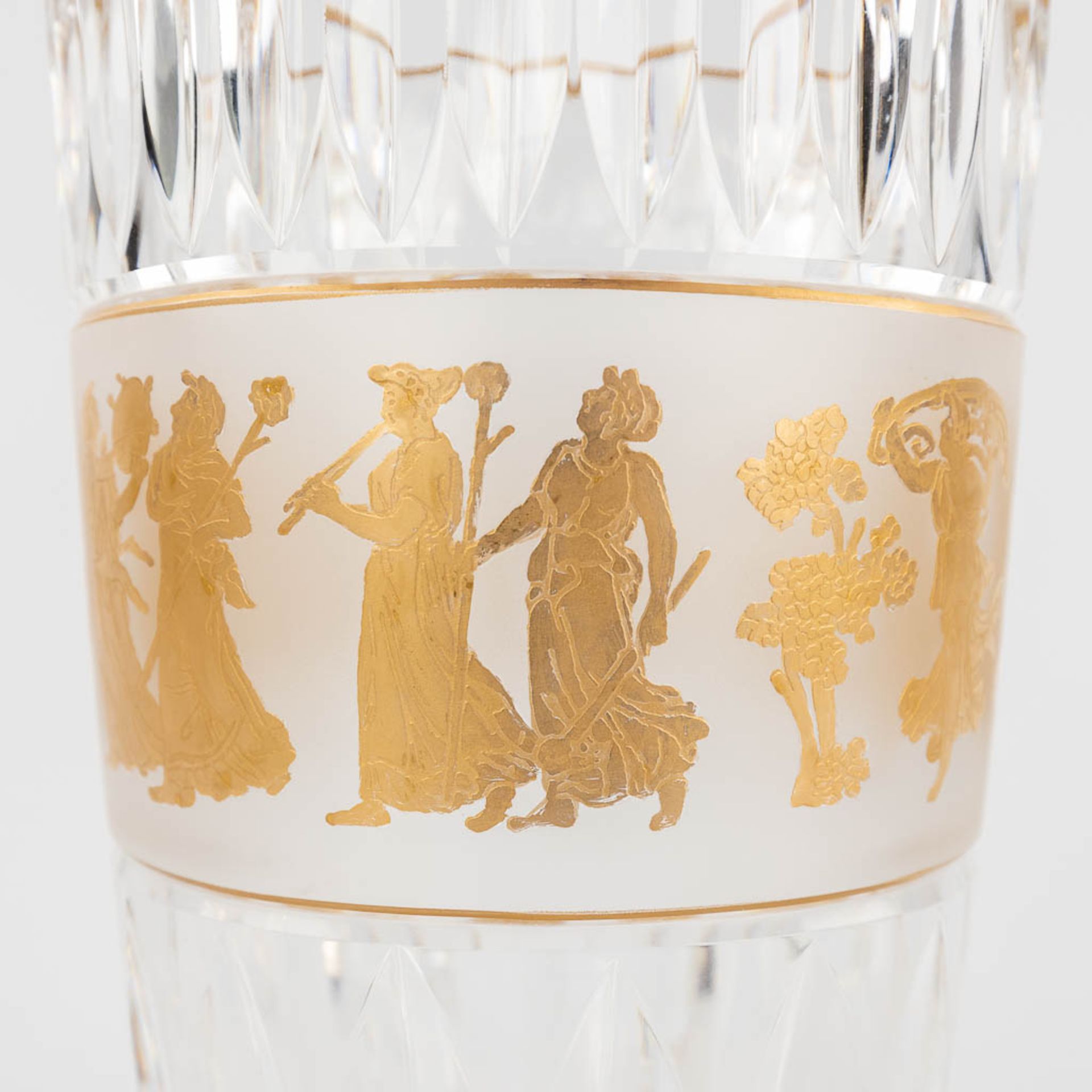 Val Saint Lambert, a collection of 32 crystal vases, 'La Dance De Flore' . (H: 22,5 x D: 12 cm) - Image 13 of 16