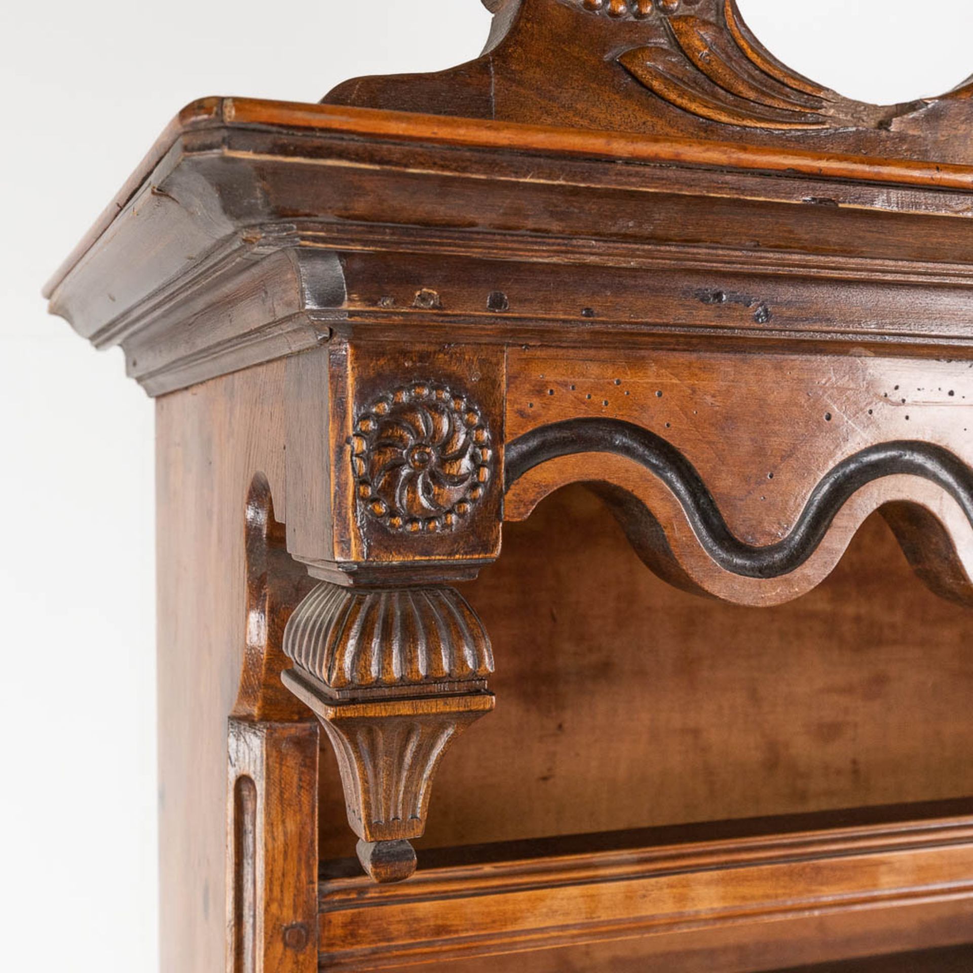 A Buffet, vaisselier, walnut with a standing clock, France, 18th C. (L: 60 x W: 180 x H: 298 cm) - Image 16 of 22