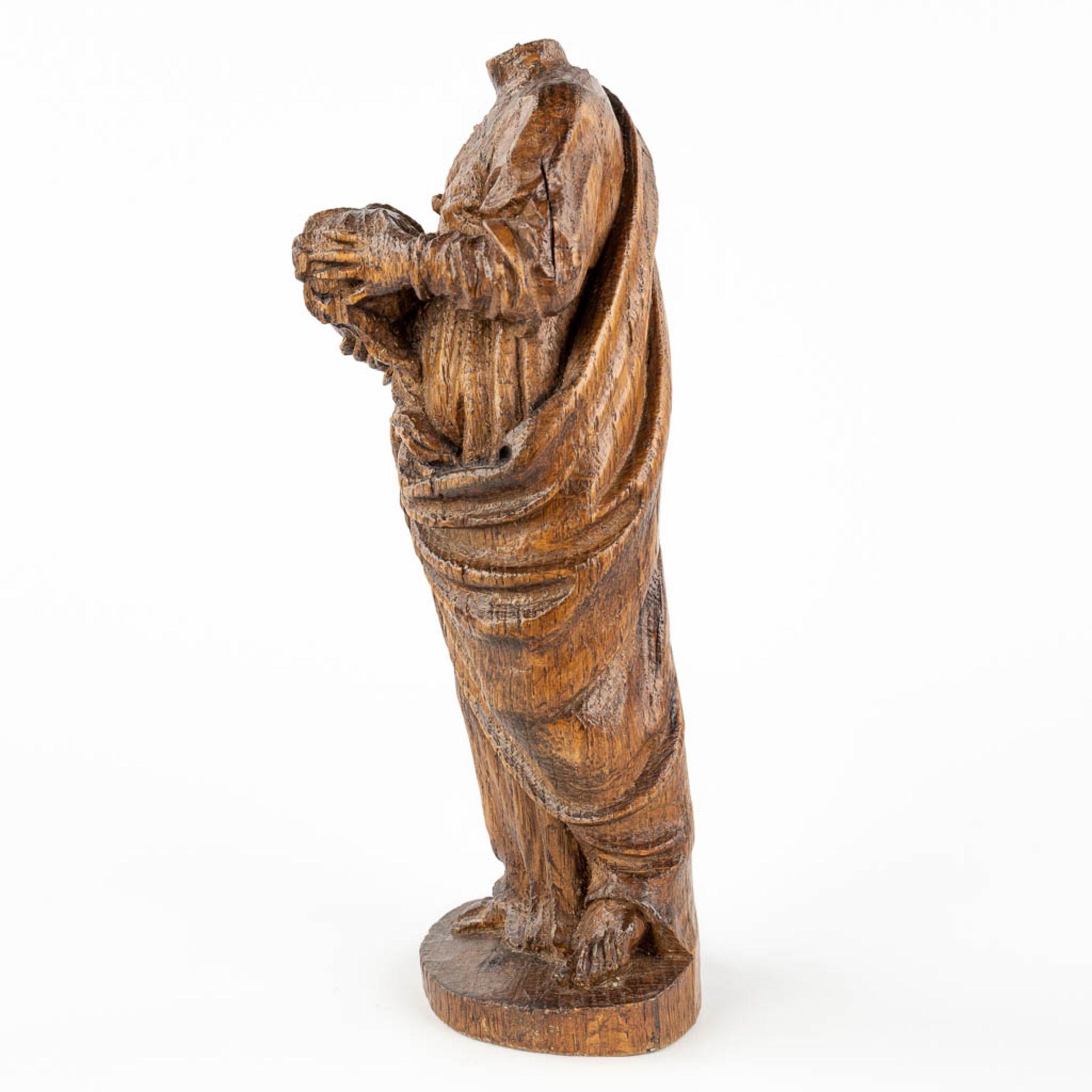 An antique wood sculpture 'Decapitated Saint John The Baptist, oak, 18th C. (L: 11 x W: 10 x H: 28 c - Image 6 of 9