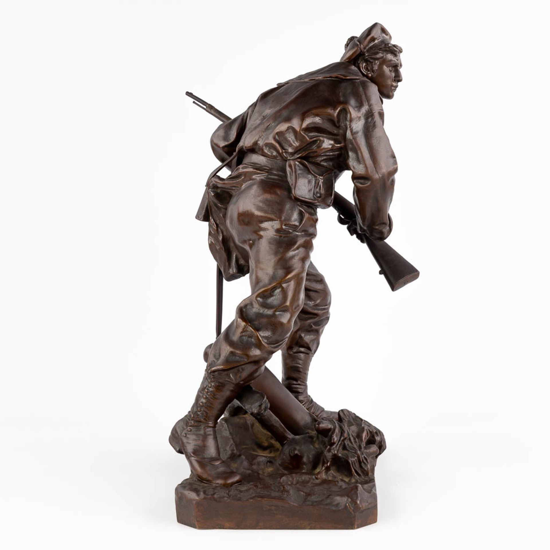 Aristide CROISY (1840-1899) 'Soldier', patinated bronze. 19th C. (L: 22 x W: 30 x H: 49 cm) - Image 4 of 14