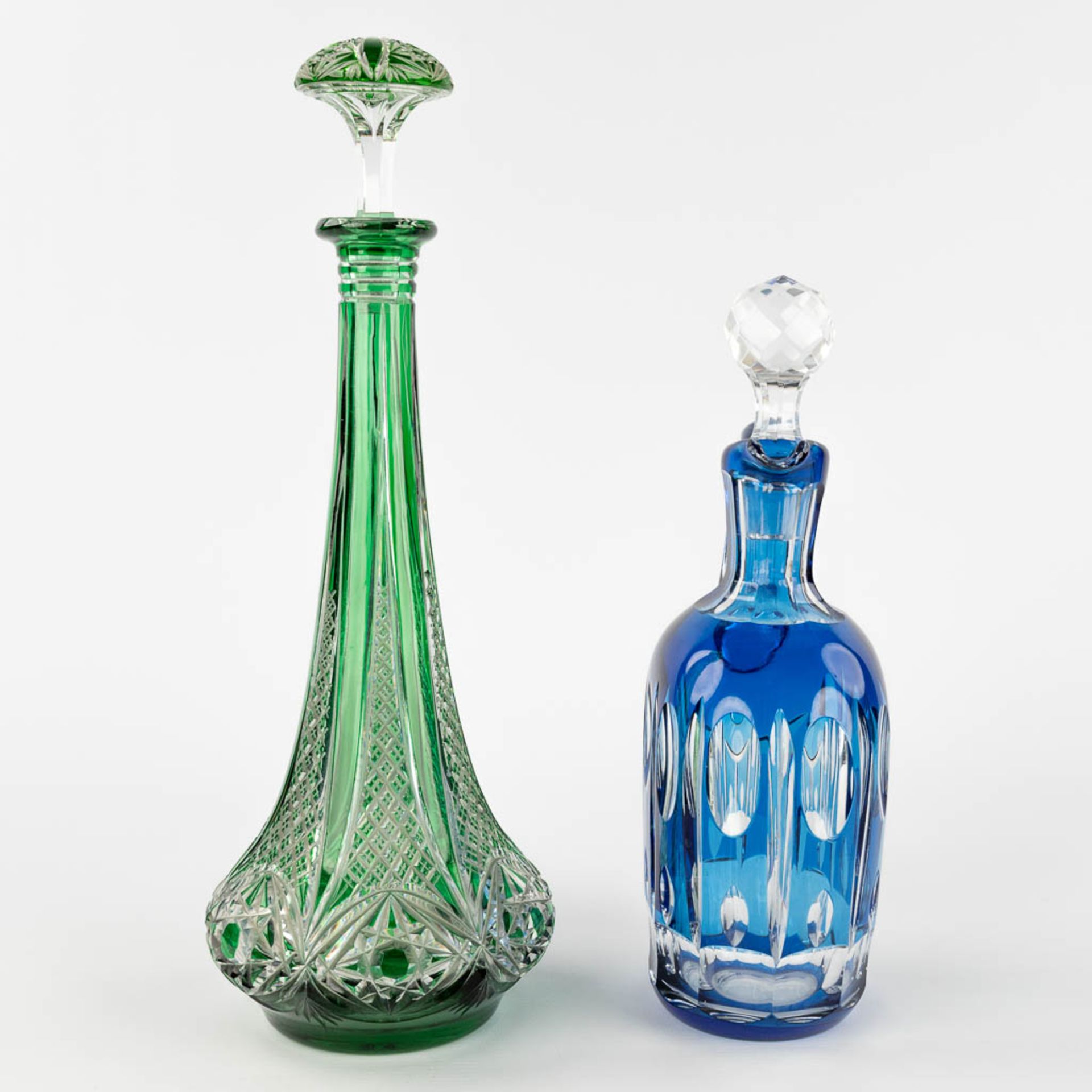 A collection of 5 vases and carafes, Bohemian glass and Val Saint Lambert. (H: 37 x D: 14 cm) - Image 7 of 18