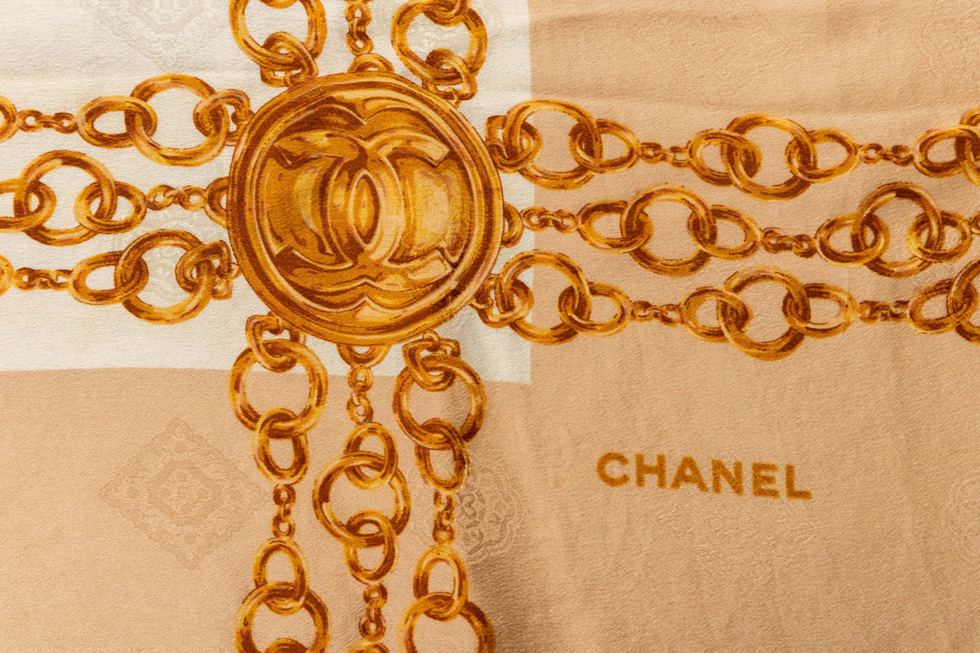 Chanel, a collection of 3 silk scarfs. (L: 86 x W: 86 cm) - Image 15 of 28