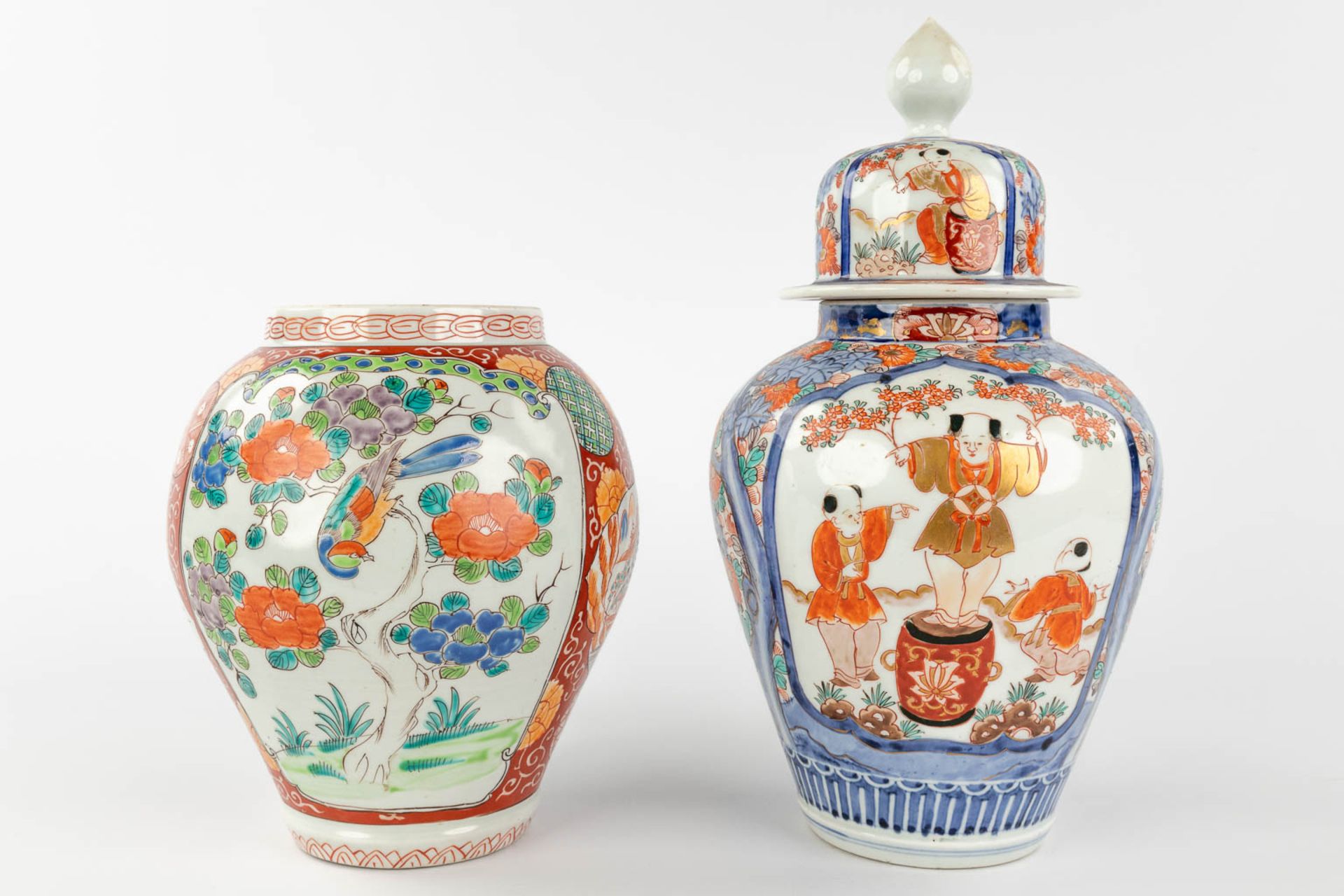 An assembled collection of Japanese Imari and Kutani porcelain. 19th/20th century. (H: 35 x D: 19 cm - Image 10 of 22