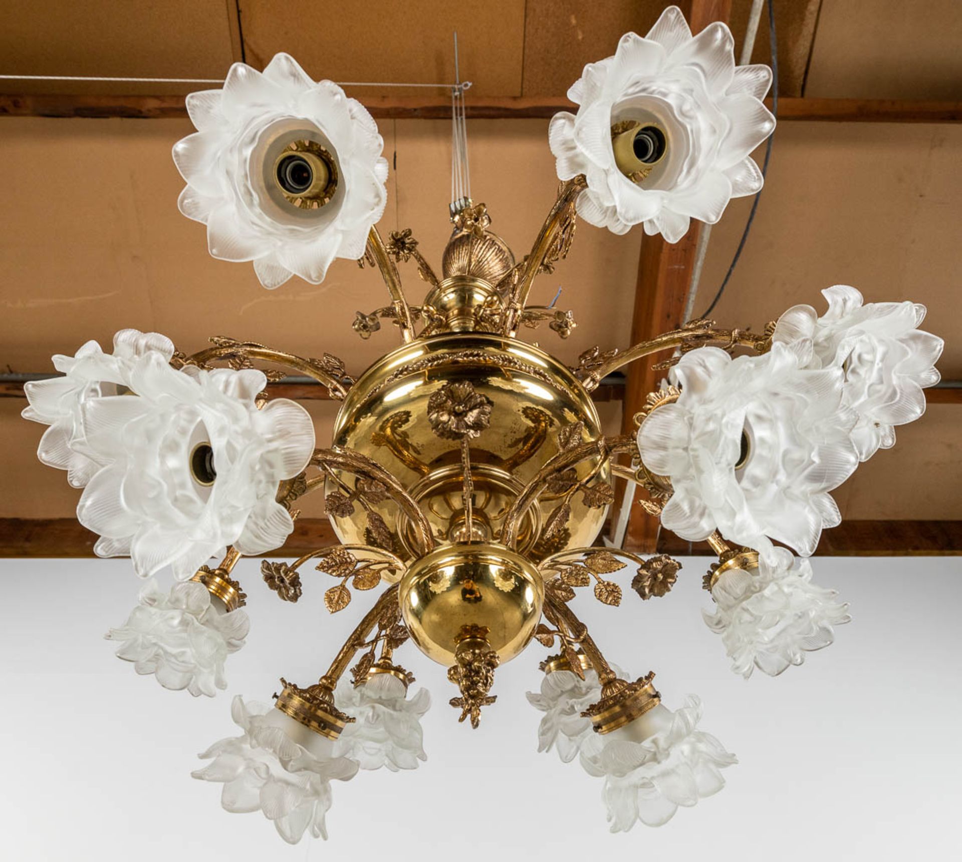 A chandelier, brass with glass lampshades. Circa 1970. (H: 85 x D: 85 cm) - Image 10 of 10