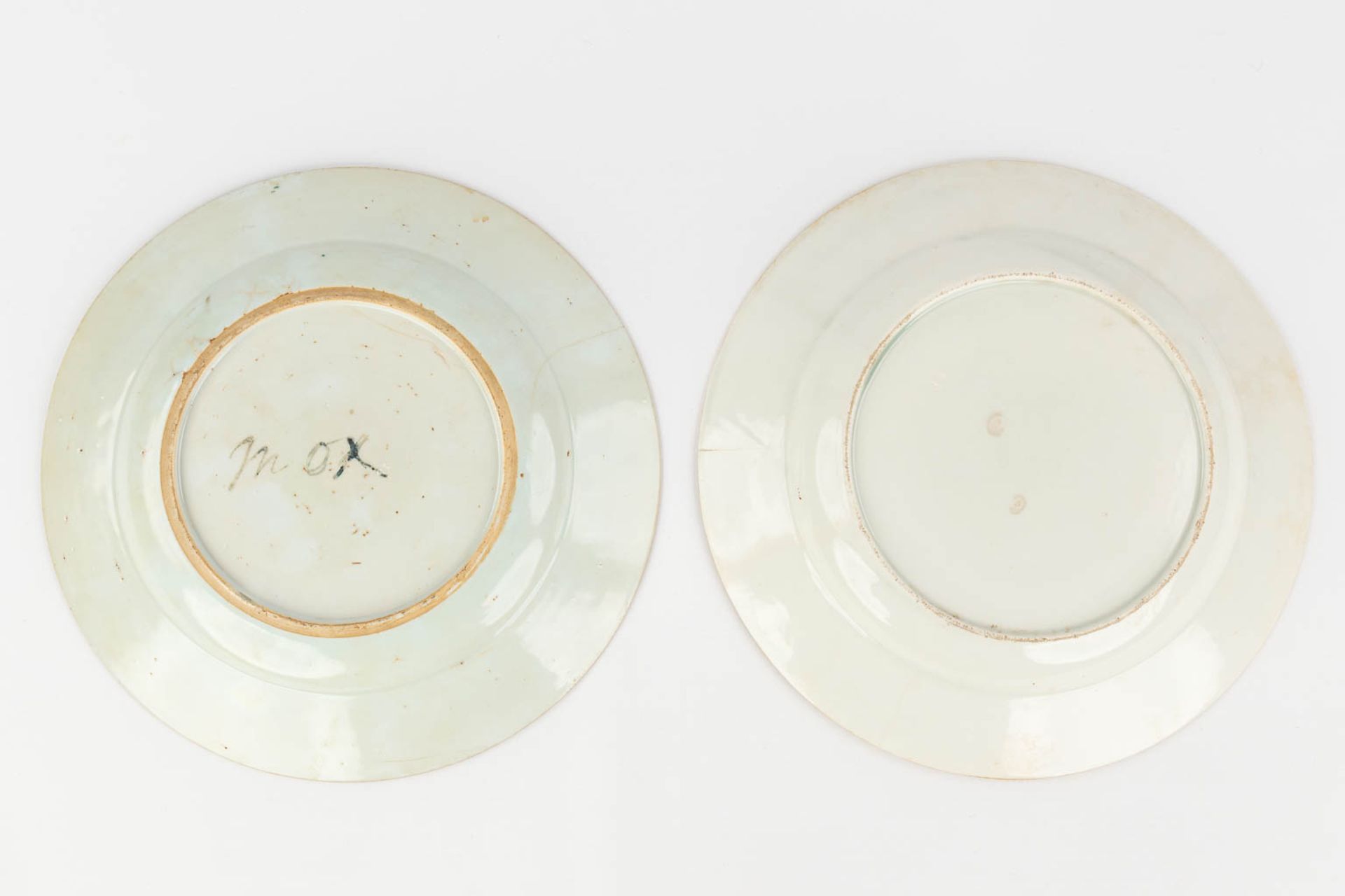 A collection of 12 Chinese Famille Rose plates, 18th/19th/20th century. (D: 36 cm) - Bild 22 aus 23