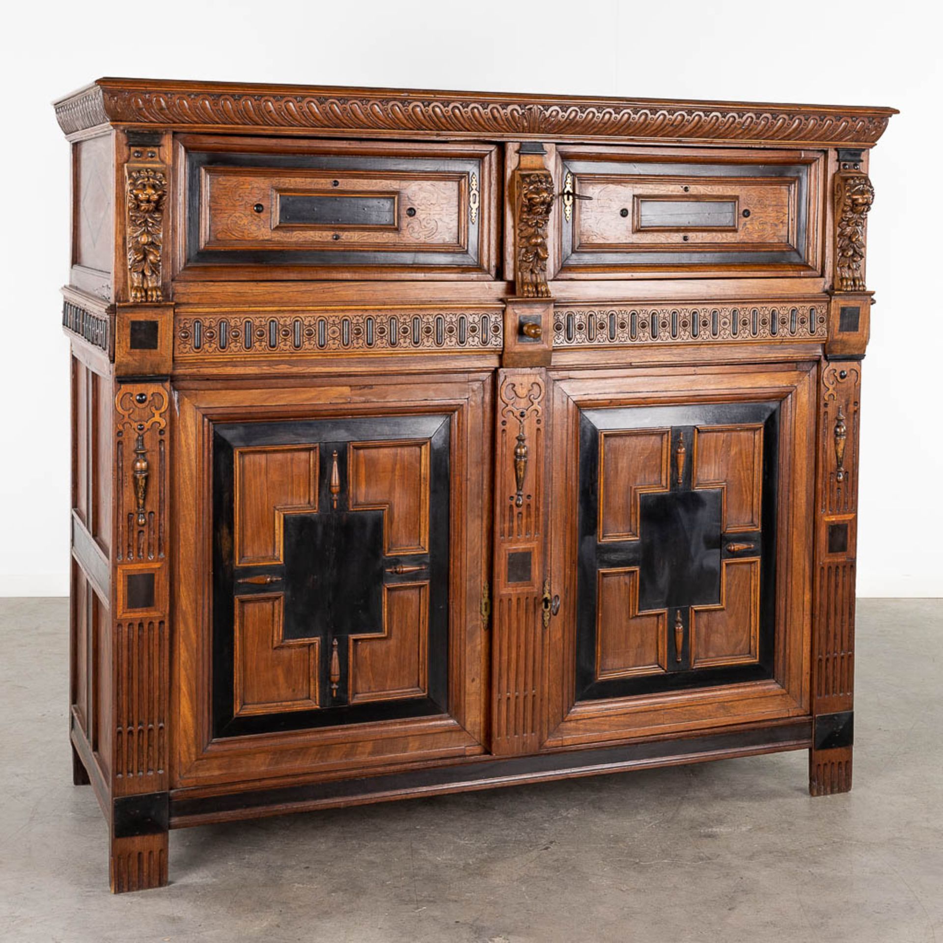 An antique 4-door cabinet 'Flemish Renaissance' oak and ebony, 18th C. (L: 68 x W: 162 x H: 144 cm)