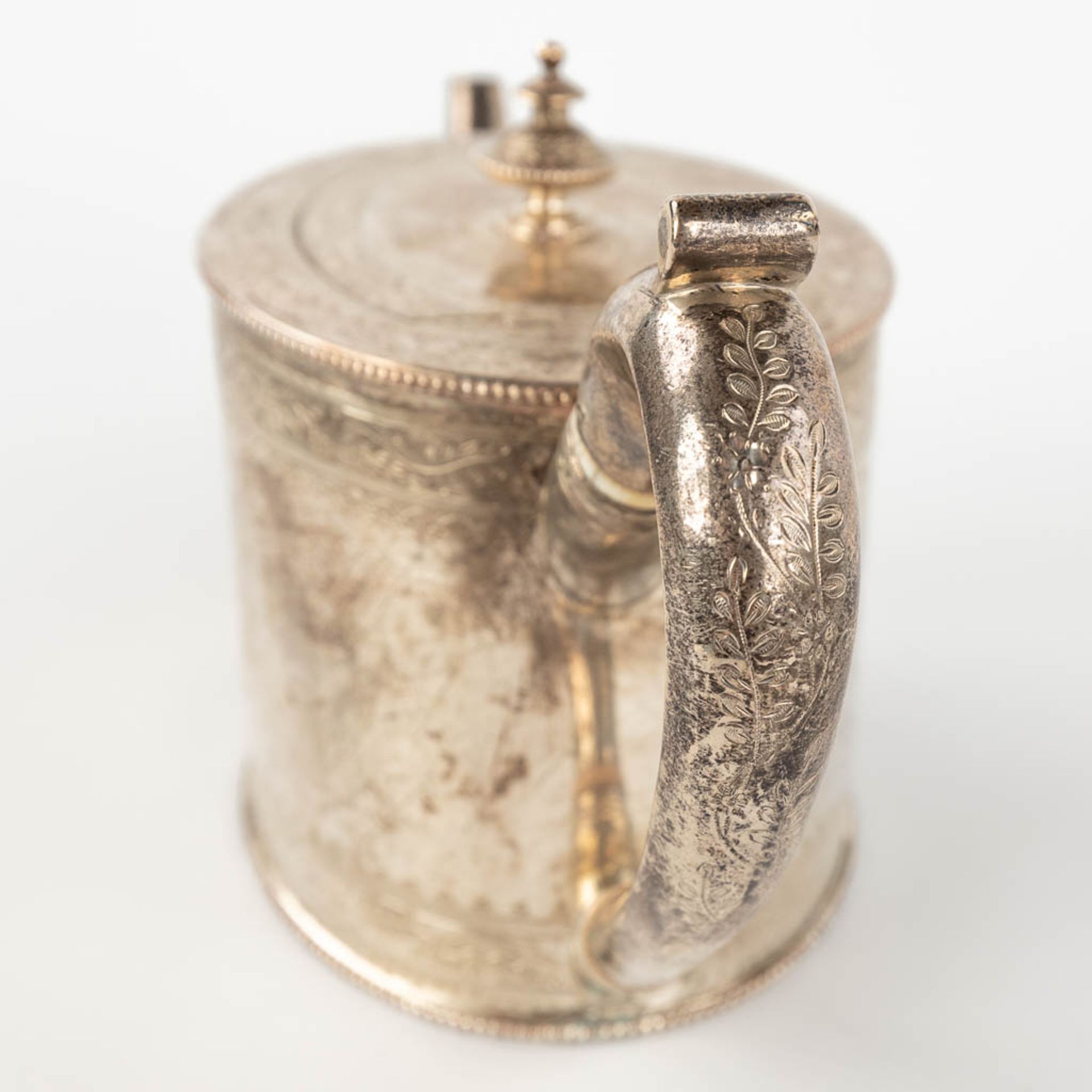 An antique tea pot, silver, London, 19th century. 520g. (L: 10 x W: 26 x H: 13 cm) - Image 11 of 14