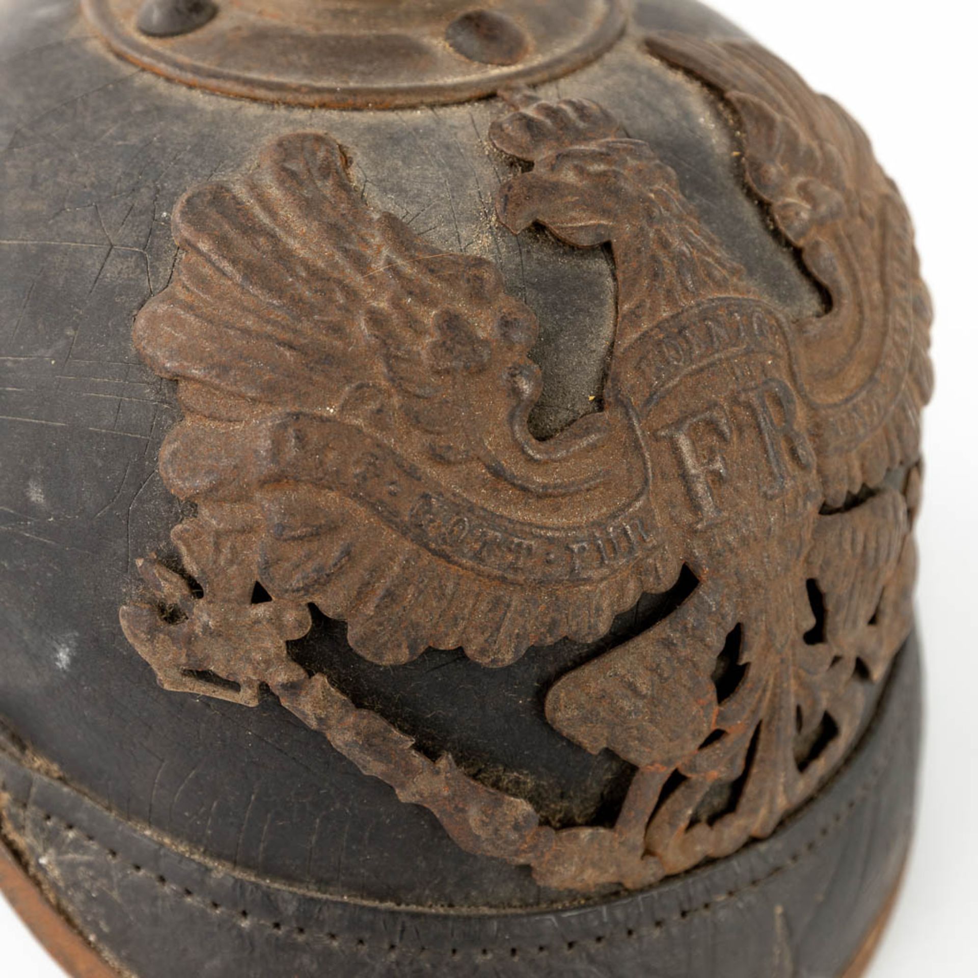 An antique German Pickelhaube. Leather and copper. (L: 18 x W: 23 x H: 20 cm) - Image 12 of 15