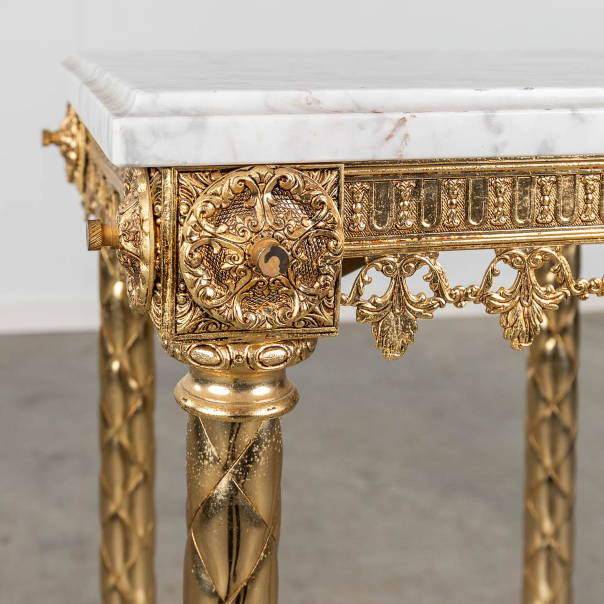 A pedestal, brass and white marble. 20th C. (L: 34 x W: 34 x H: 72 cm) - Image 7 of 11