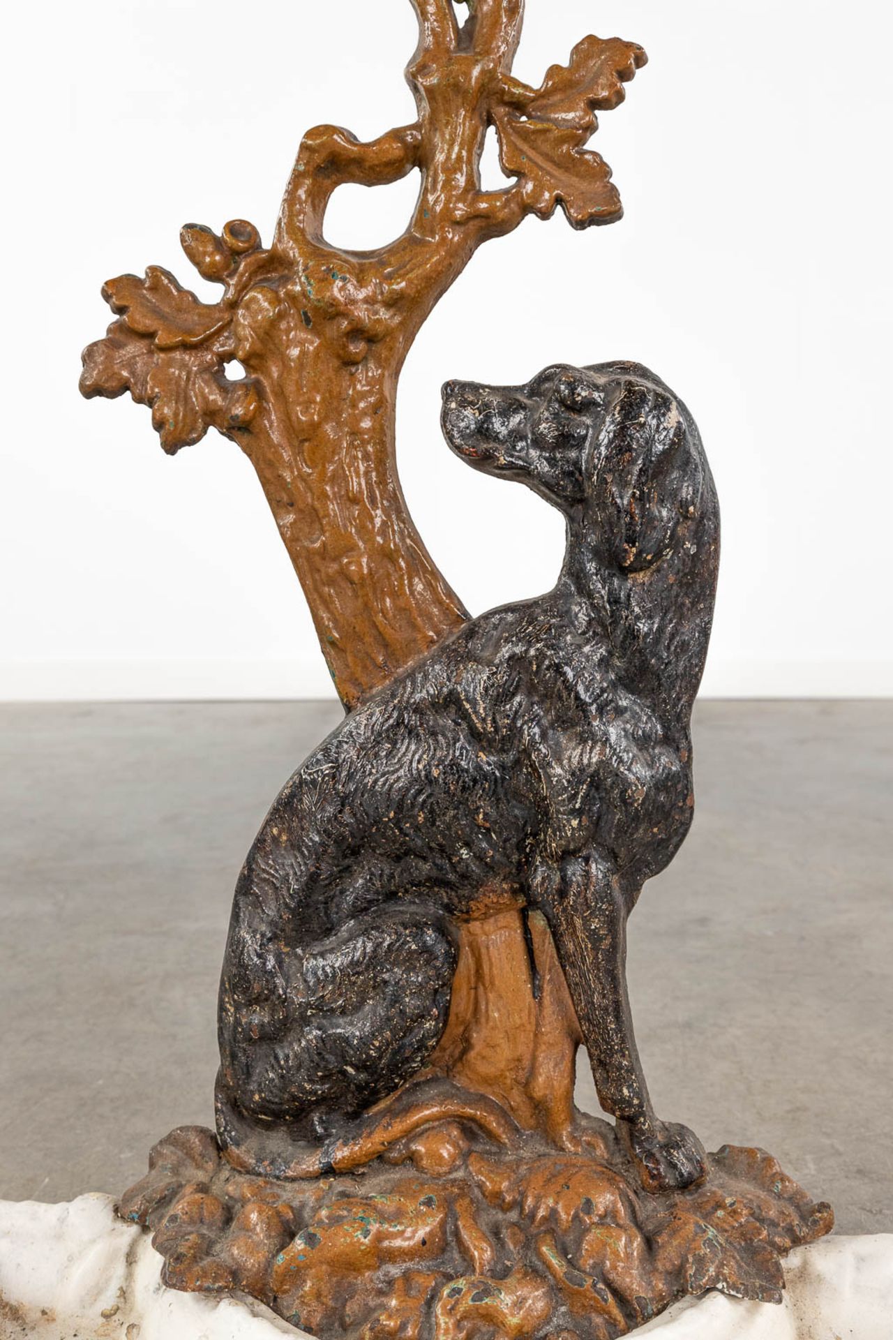 An umbrella stand, cast iron with a figurine of a dog. Circa 1900. (L: 23 x W: 44 x H: 72 cm) - Image 8 of 10