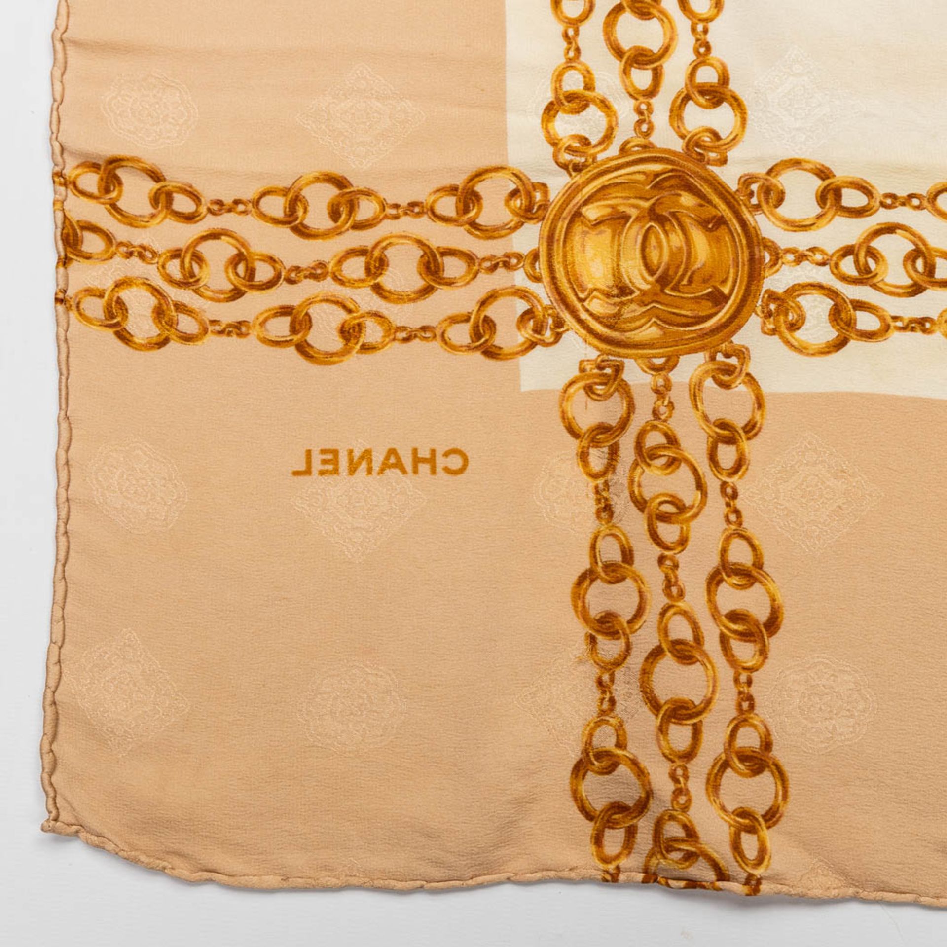 Chanel, a collection of 3 silk scarfs. (L: 86 x W: 86 cm) - Image 20 of 28