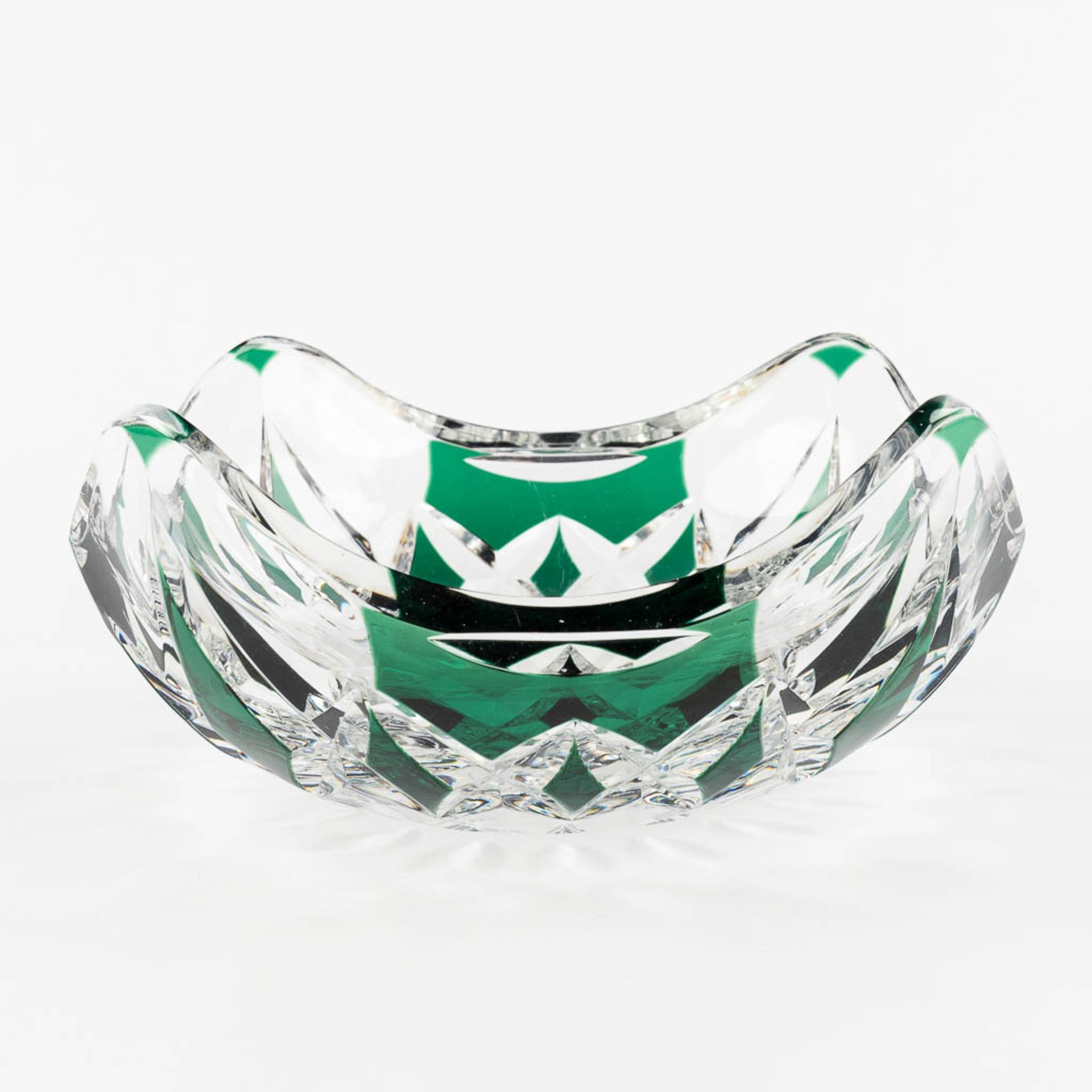 Val Saint Lambert, A large bowl, green cut crystal. (H: 11 x D: 25,5 cm) - Image 5 of 13