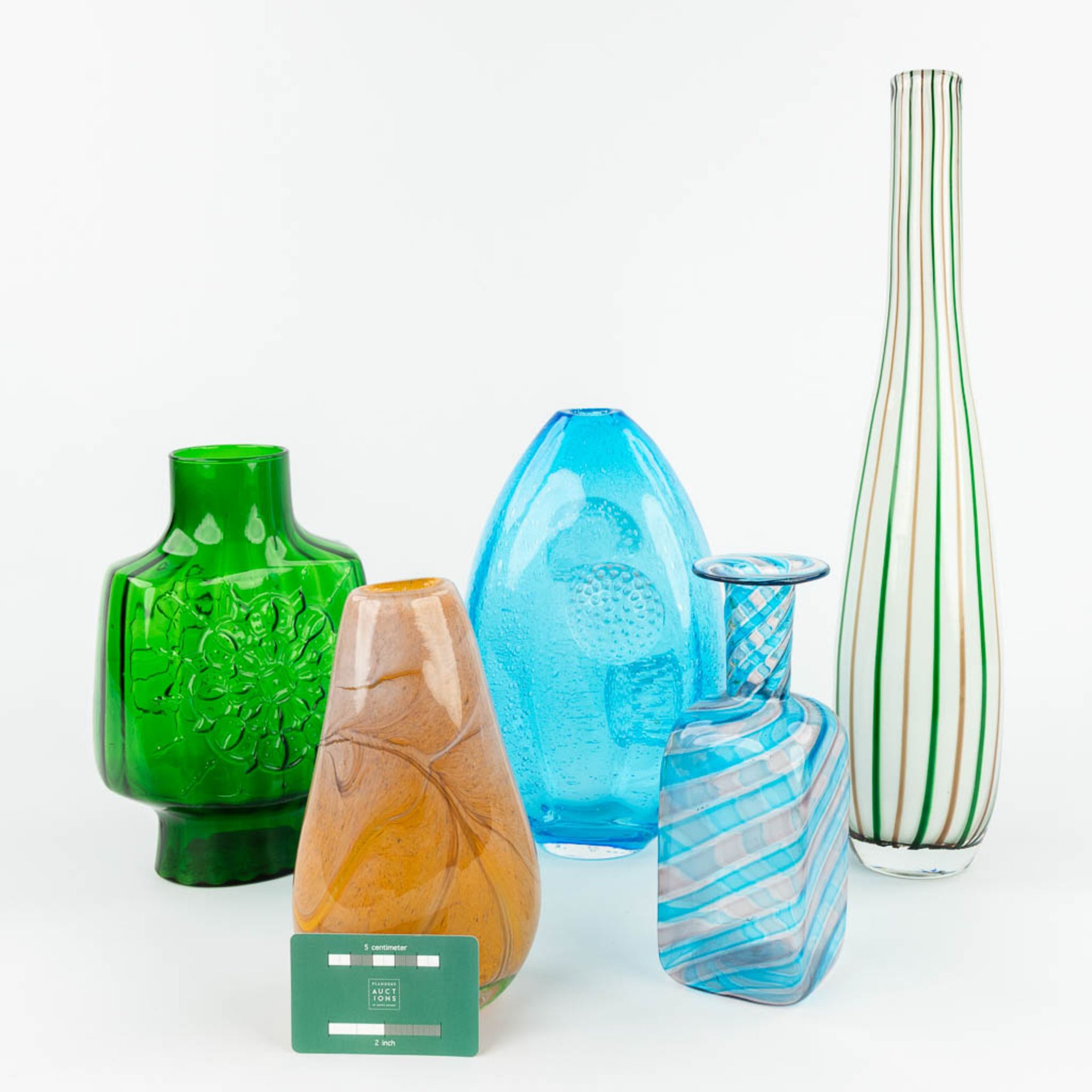 A collection of 5 glass vases, made in Murano, Italy and Scandinavia. (H: 45 x D: 10 cm) - Image 2 of 13