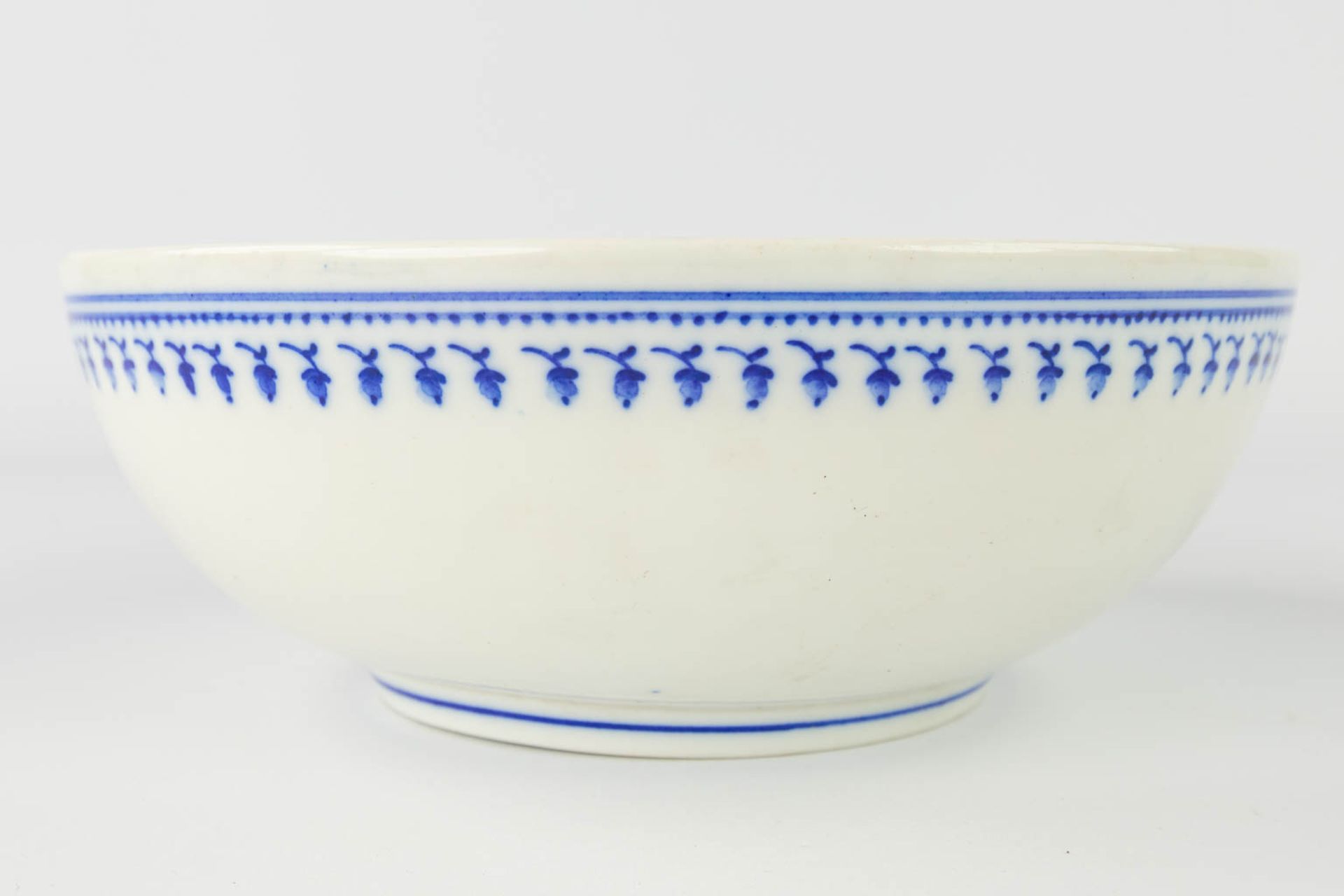 Tournai ceramics, a very large collection of faience plates, saucers and serving accessories. 174 pi - Image 15 of 21