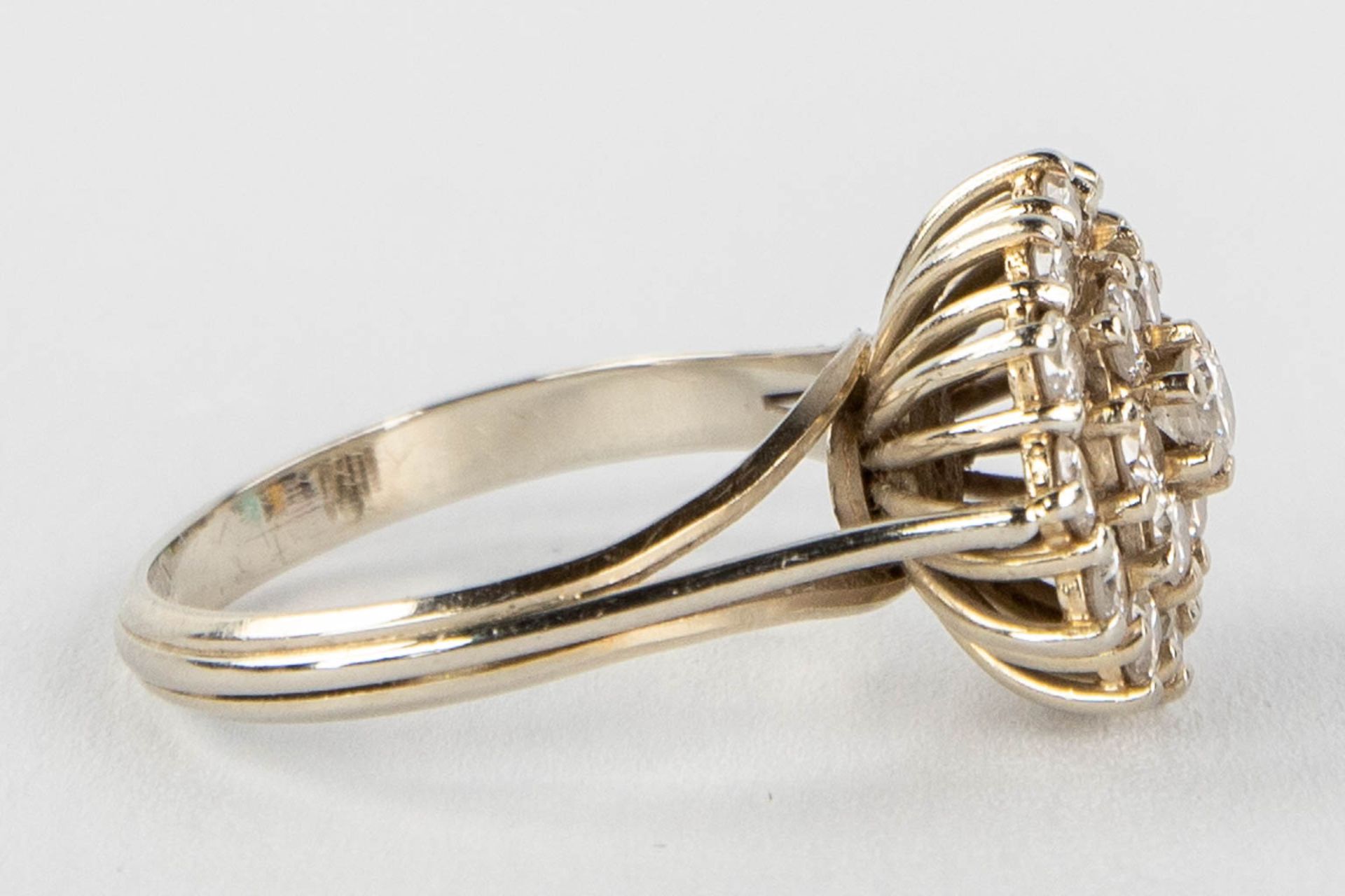 A ring mounted with 19 brilliants, 18 karat white gold. 3,97g. size: 55 - Image 10 of 14