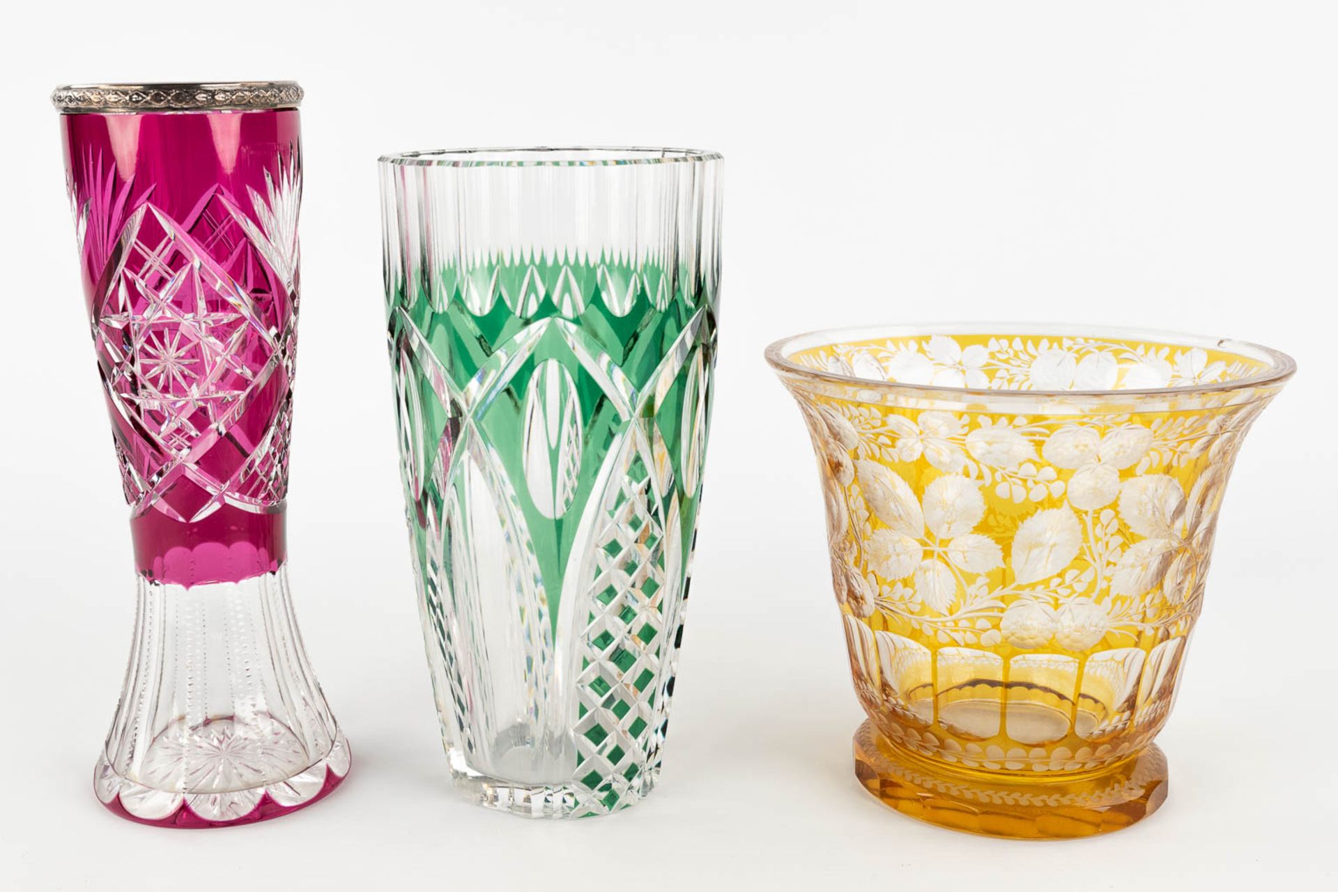 A collection of 5 vases and carafes, Bohemian glass and Val Saint Lambert. (H: 37 x D: 14 cm) - Image 11 of 18