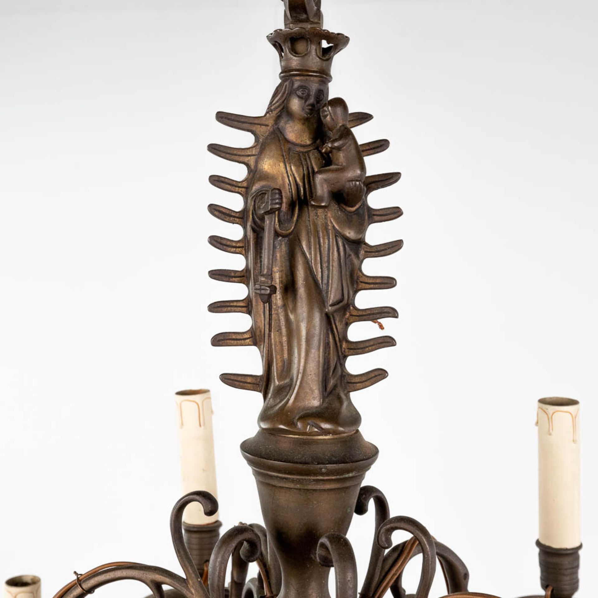 A Flemish candle chandelier, crowned madonna with child, 12 points of light. Bronze. 19th C. (H: 90 - Image 3 of 8