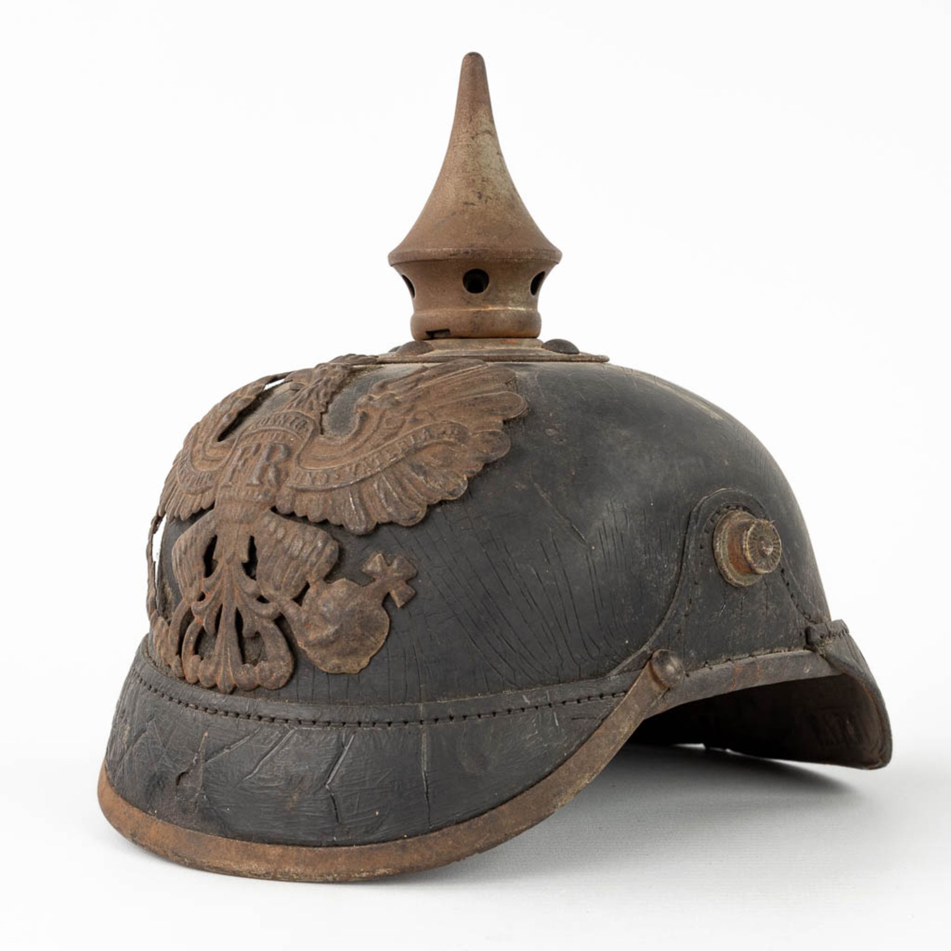 An antique German Pickelhaube. Leather and copper. (L: 18 x W: 23 x H: 20 cm) - Image 4 of 15