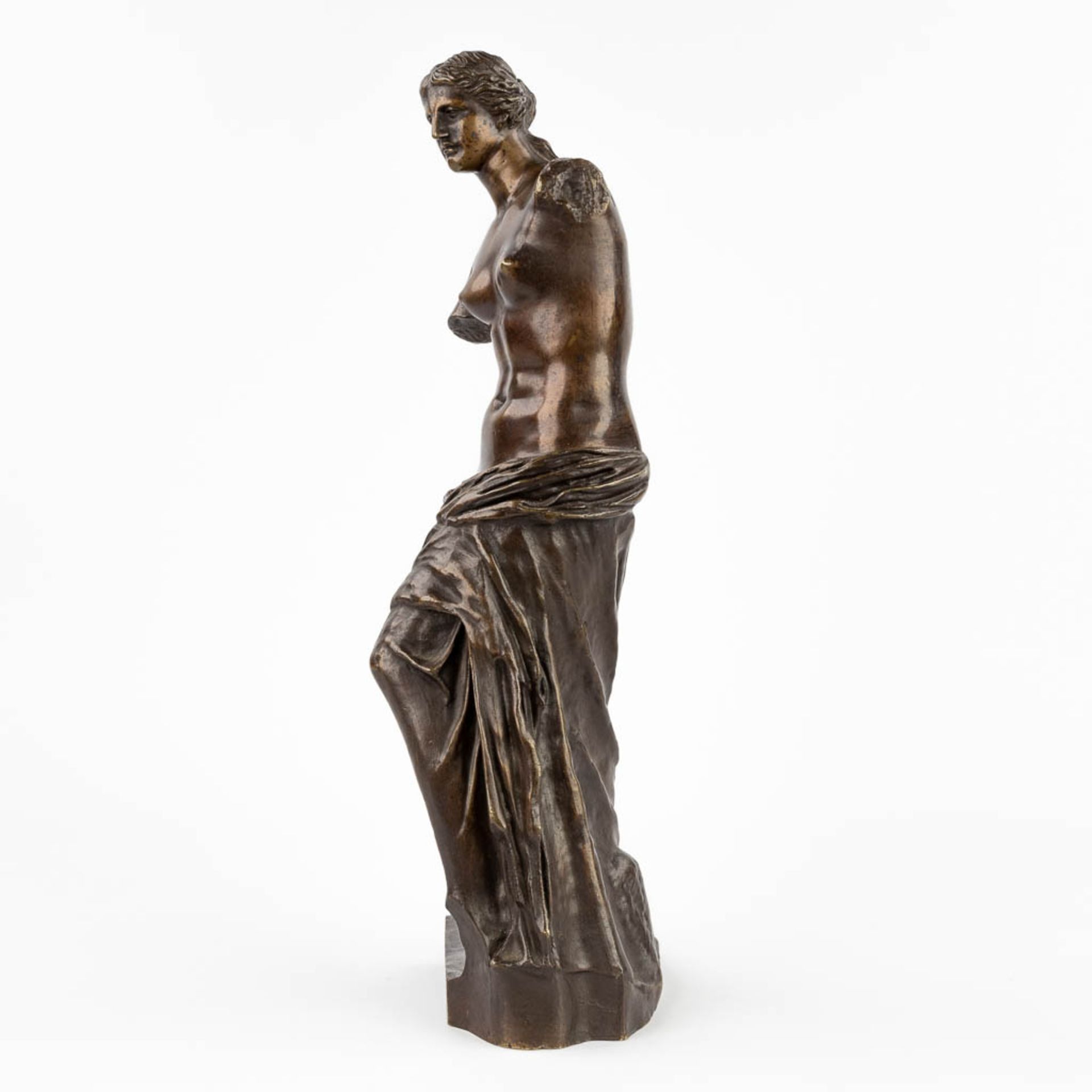 'Venus of Milo' a figurine, patinated bronze. (L: 13 x W: 13 x H: 43 cm) - Image 4 of 11