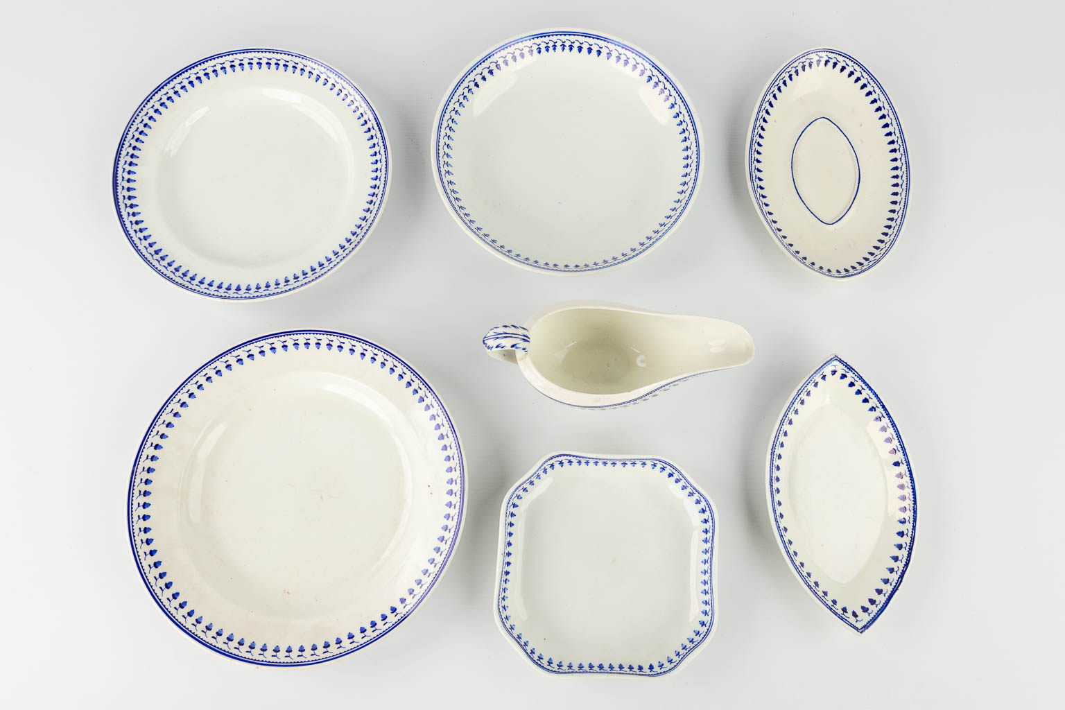 Tournai ceramics, a very large collection of faience plates, saucers and serving accessories. 174 pi - Image 11 of 21