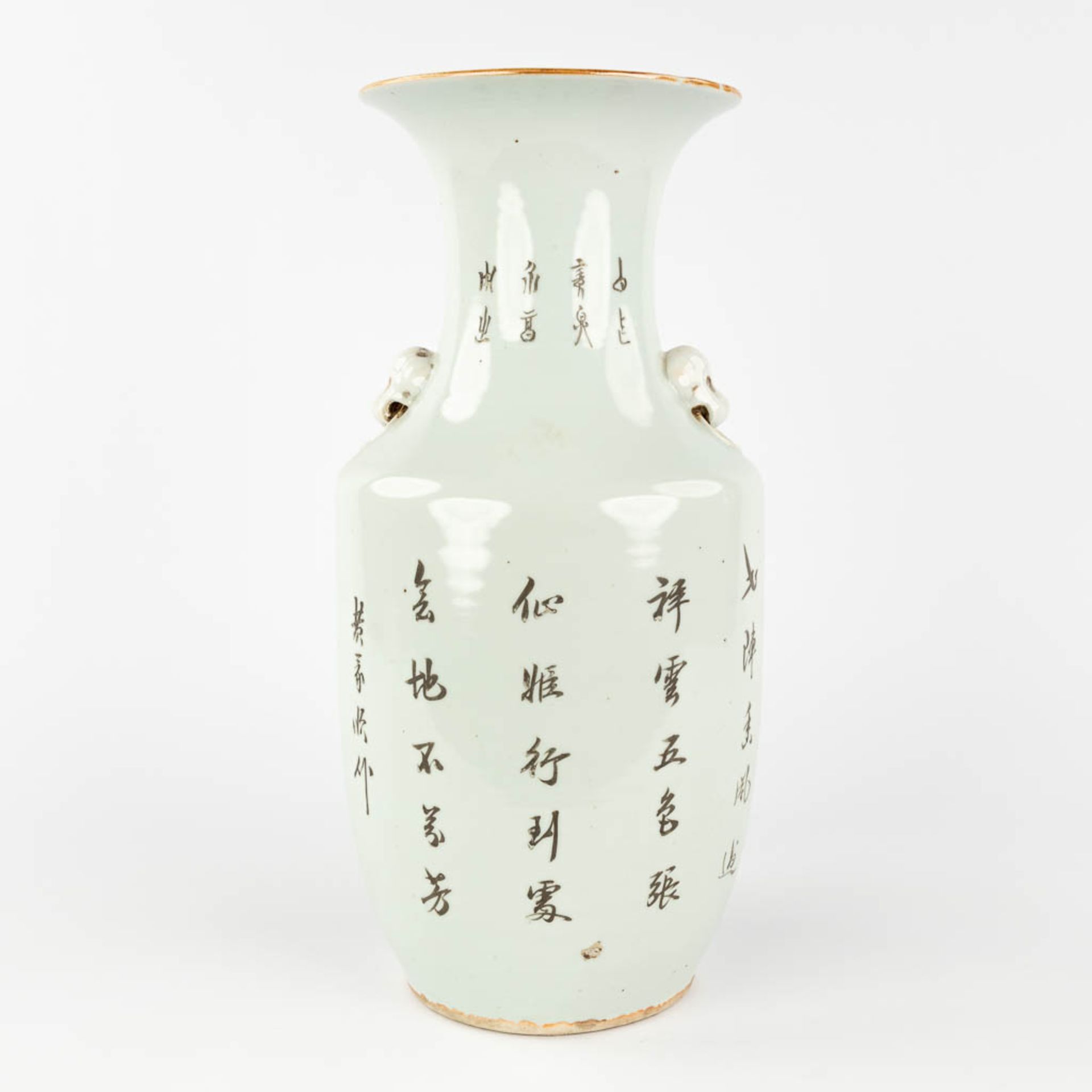A Chinese vase, decorated with ladies. 19th/20th C. (H: 42 x D: 21 cm) - Bild 5 aus 13