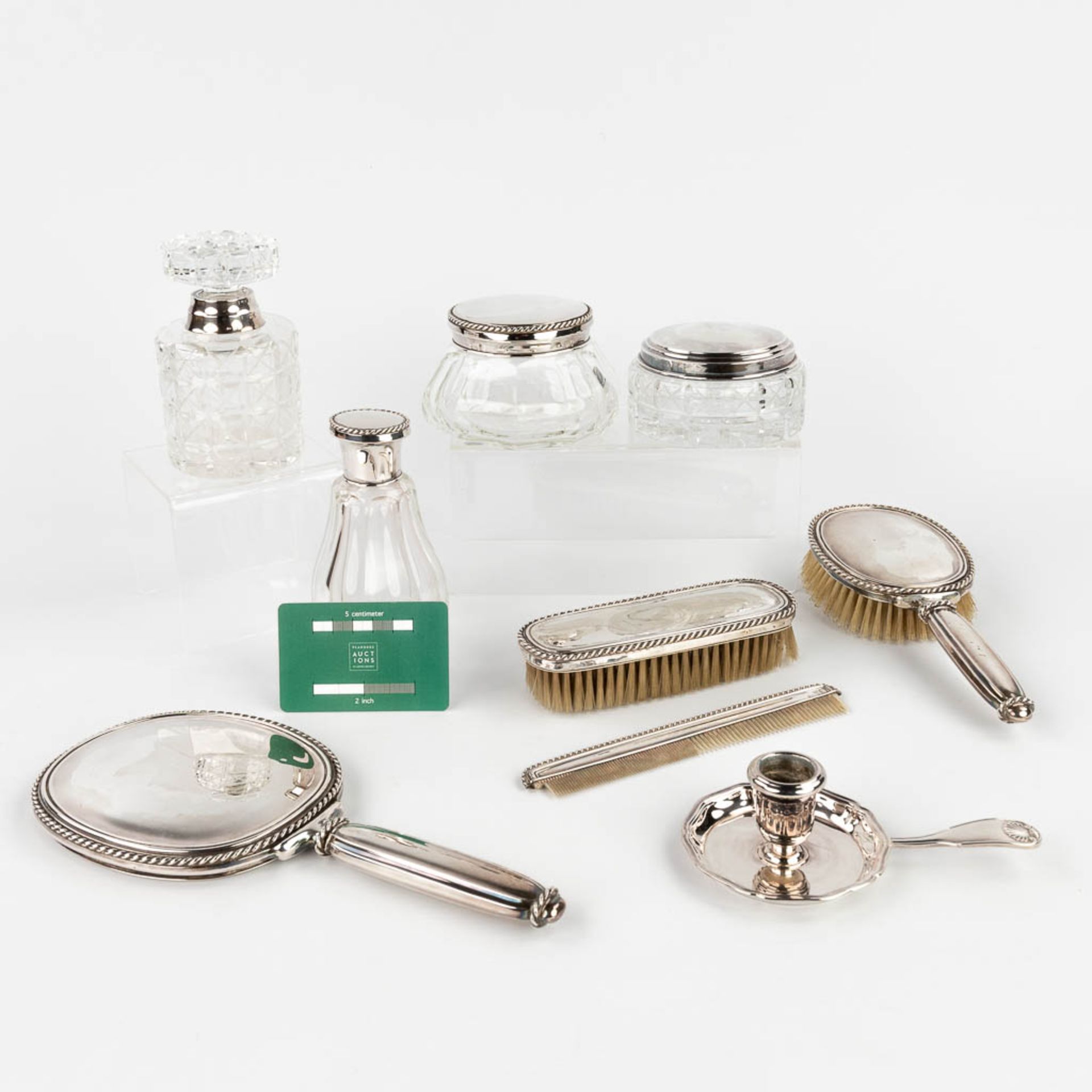 A collection of toilet accessories and goods, crystal, silver and silver-plated metal. (H: 12 cm) - Image 2 of 19