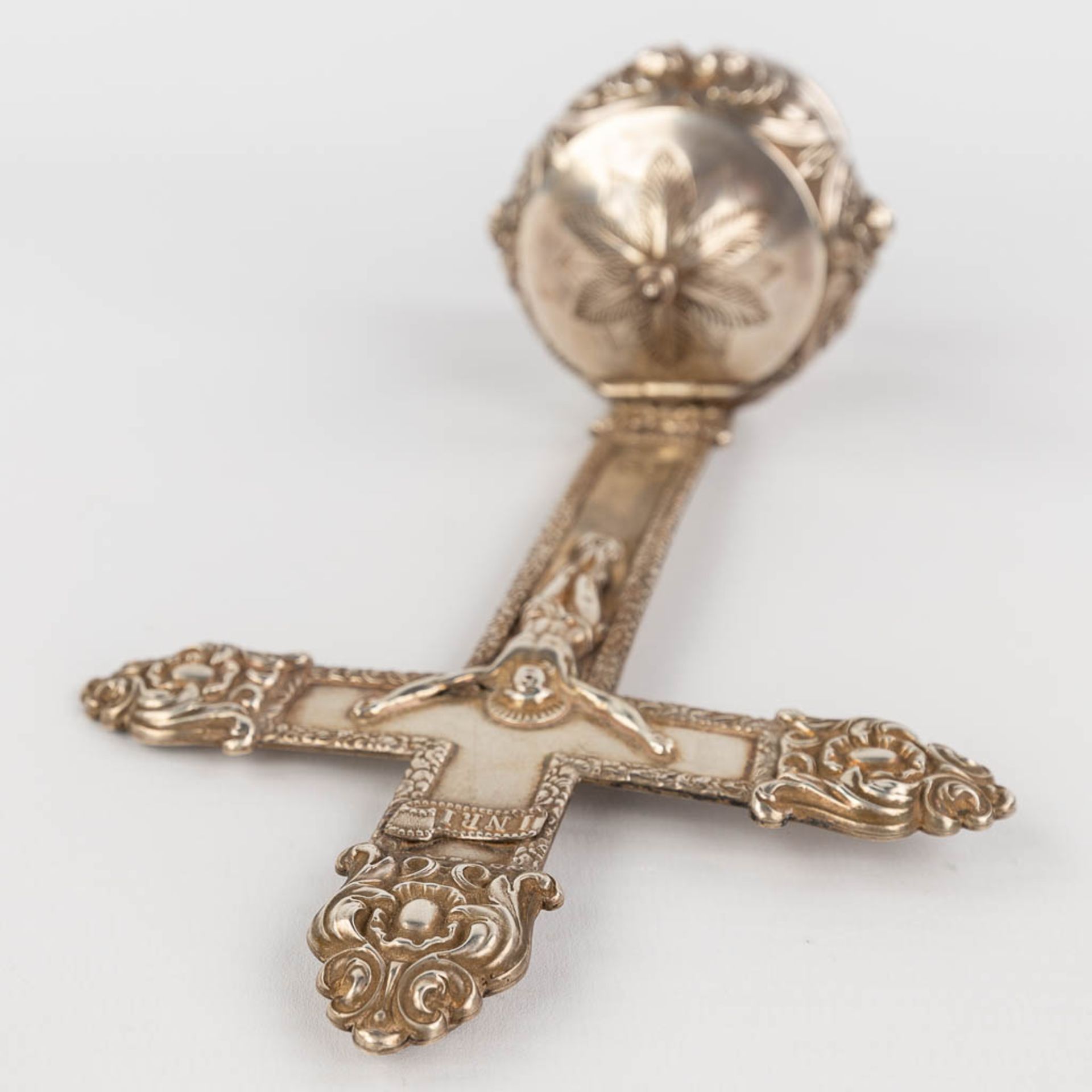 A crucifix made of silver, France, 19th C. 236g. Alexis Renaud. (W: 12 x H: 25 cm) - Image 8 of 16