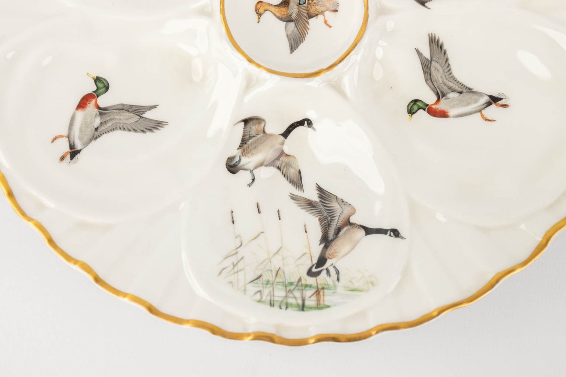 Porcelaine De Paris, France, a collection of 12 oyster plates decorated with birds. 20th C. (D: 23 c - Image 12 of 14