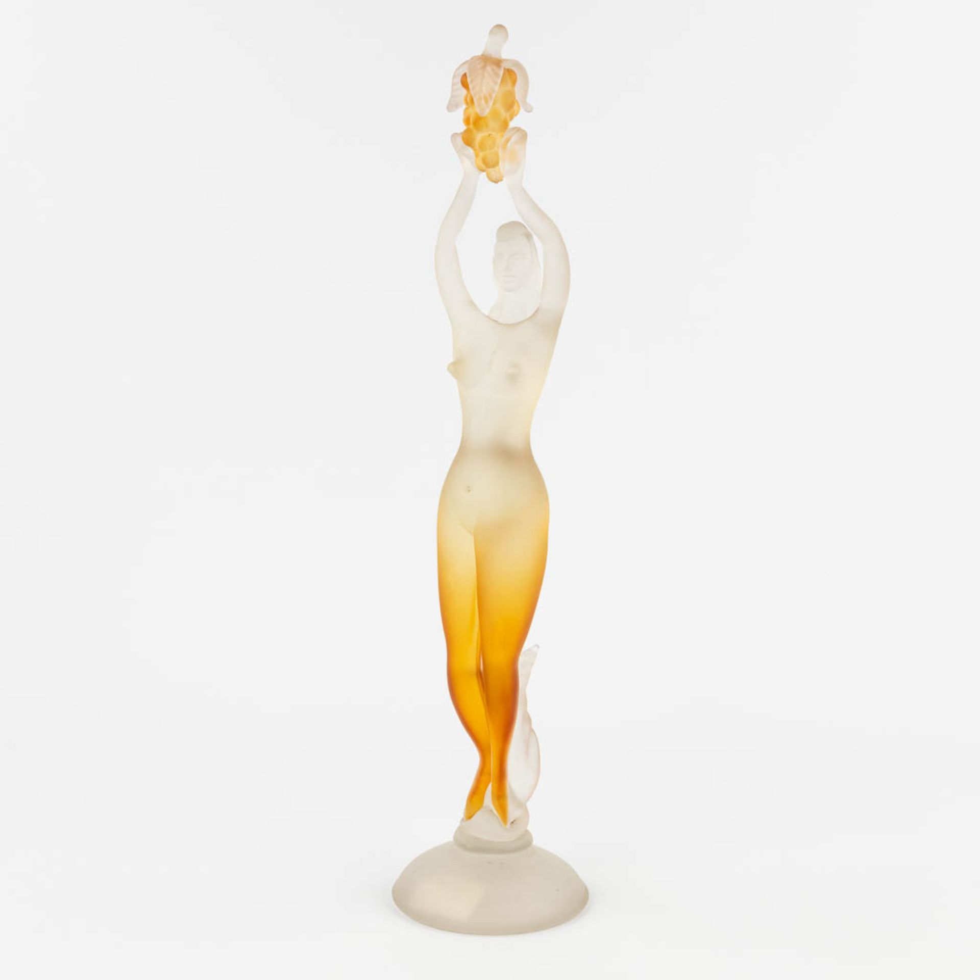 A female figurine holding grapes, Blown Glass, Murano Italy. (H: 50 x D: 11,5 cm) - Image 7 of 13