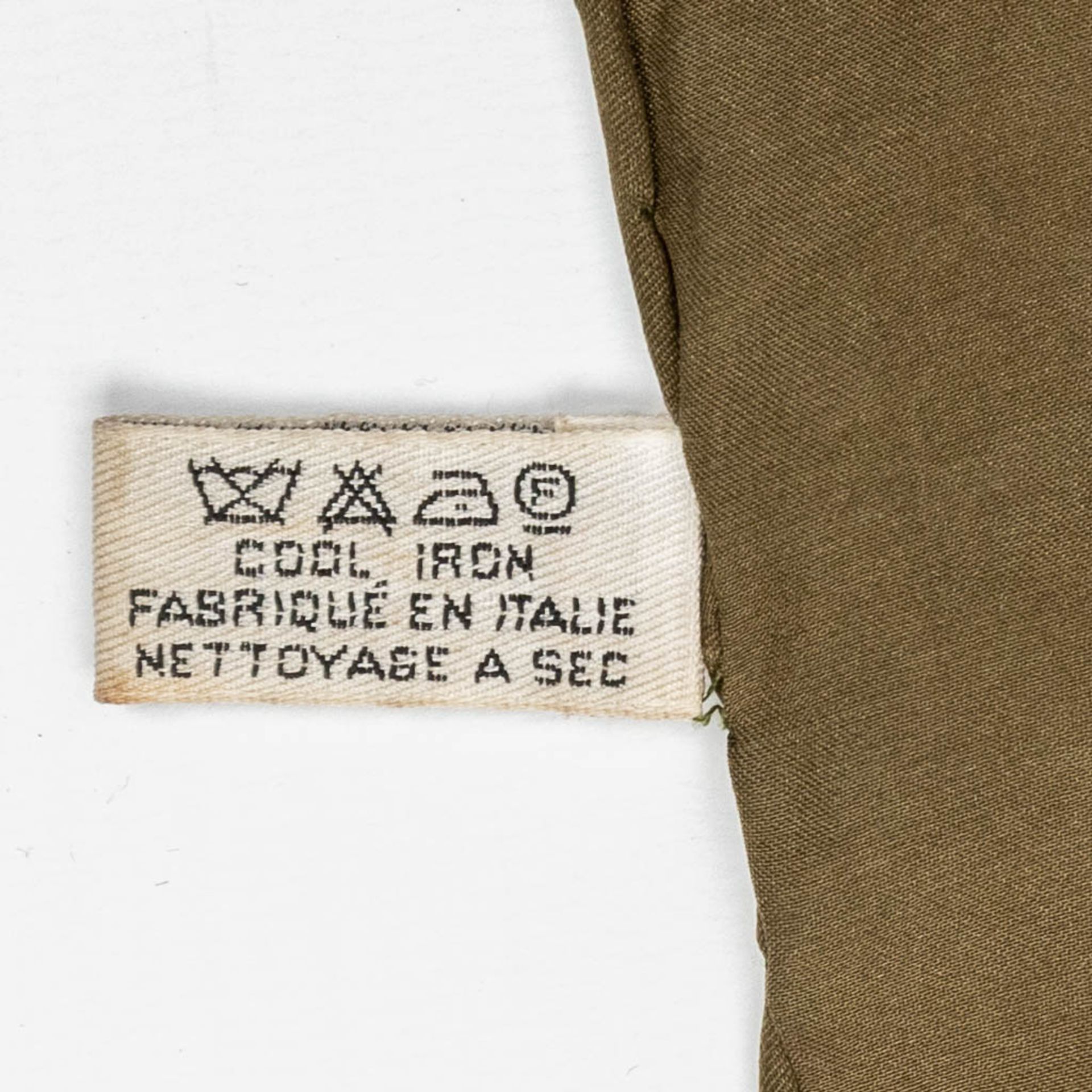Chanel, a collection of 3 silk scarfs. (L: 86 x W: 86 cm) - Image 12 of 28
