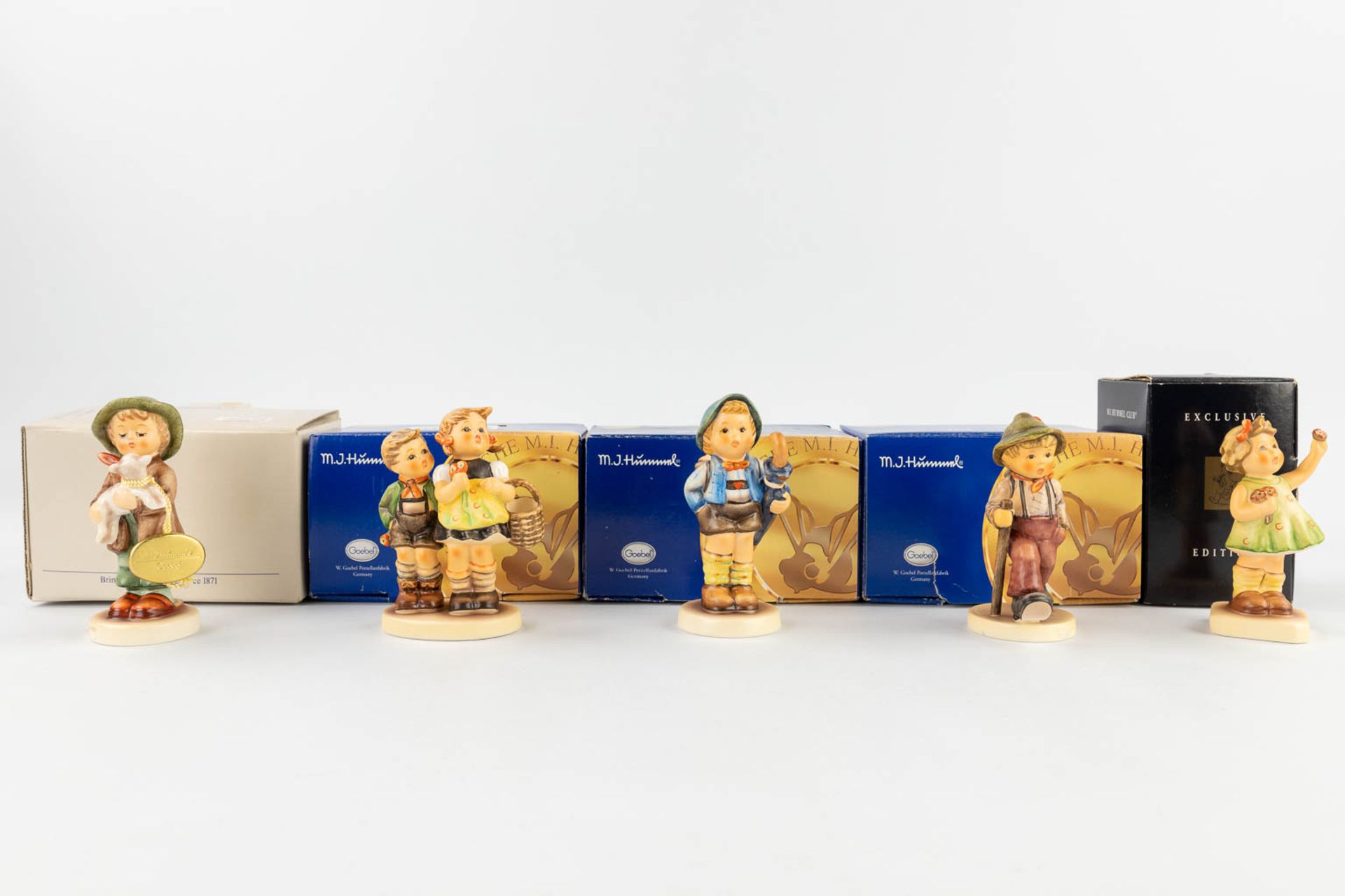 Hummel, a collection of 10 figurines in the original boxes. (H: 13 cm) - Image 3 of 20