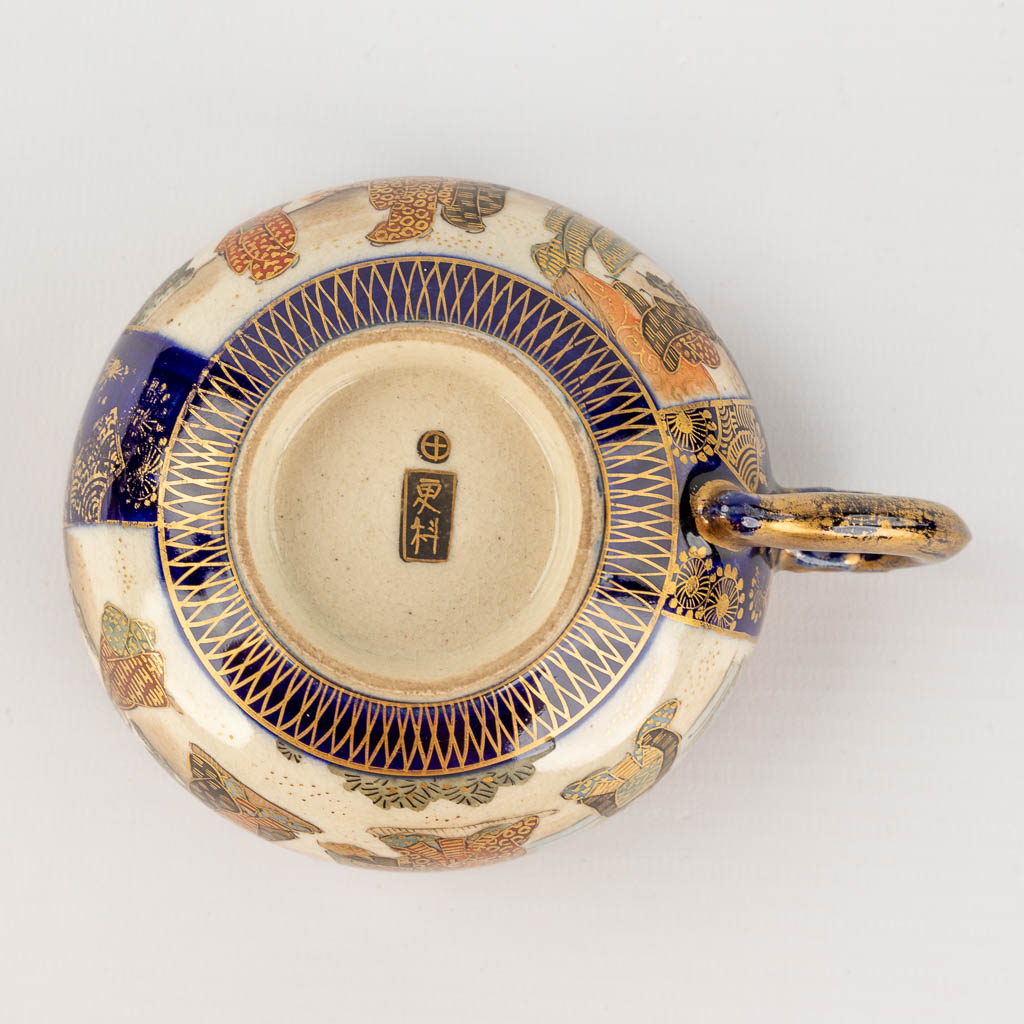 A 15-piece tea service, Satsuma stoneware, Meji period, Japan. (W: 21 x H: 17,5 x D: 12 cm) - Image 12 of 21