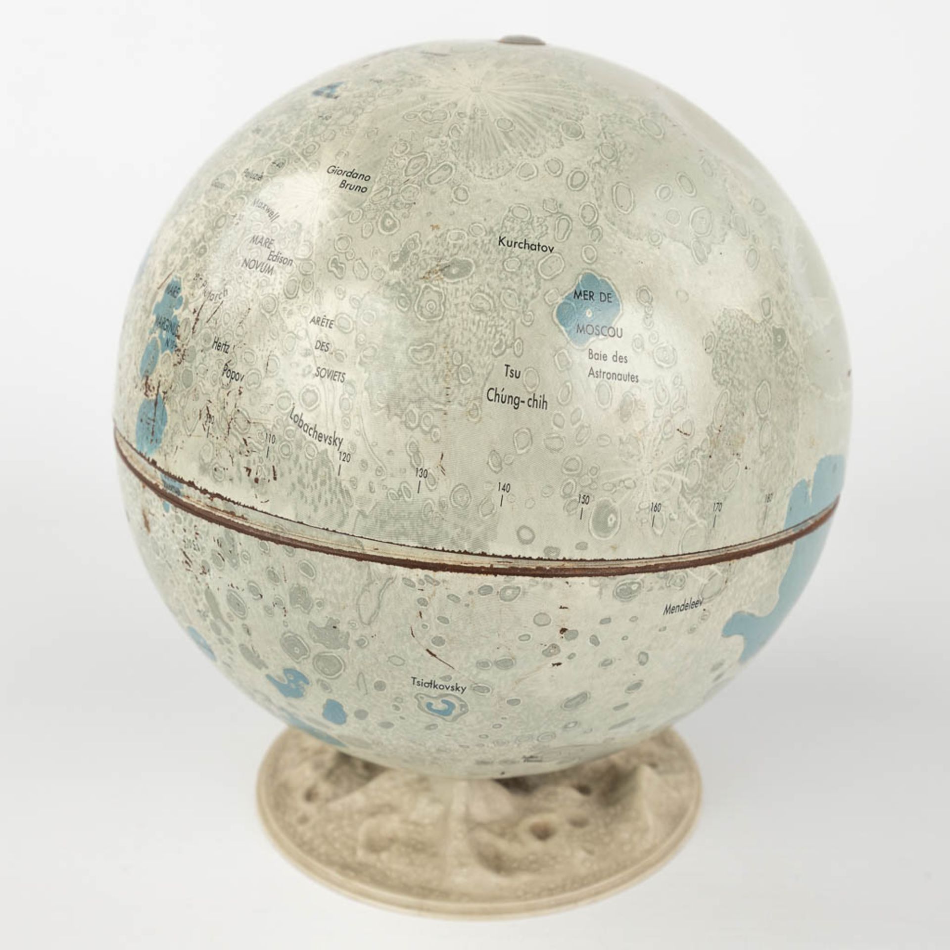 The earth and the moon, a set of 2 globes, circa 1960. (H: 42 x D: 30 cm) - Image 16 of 18